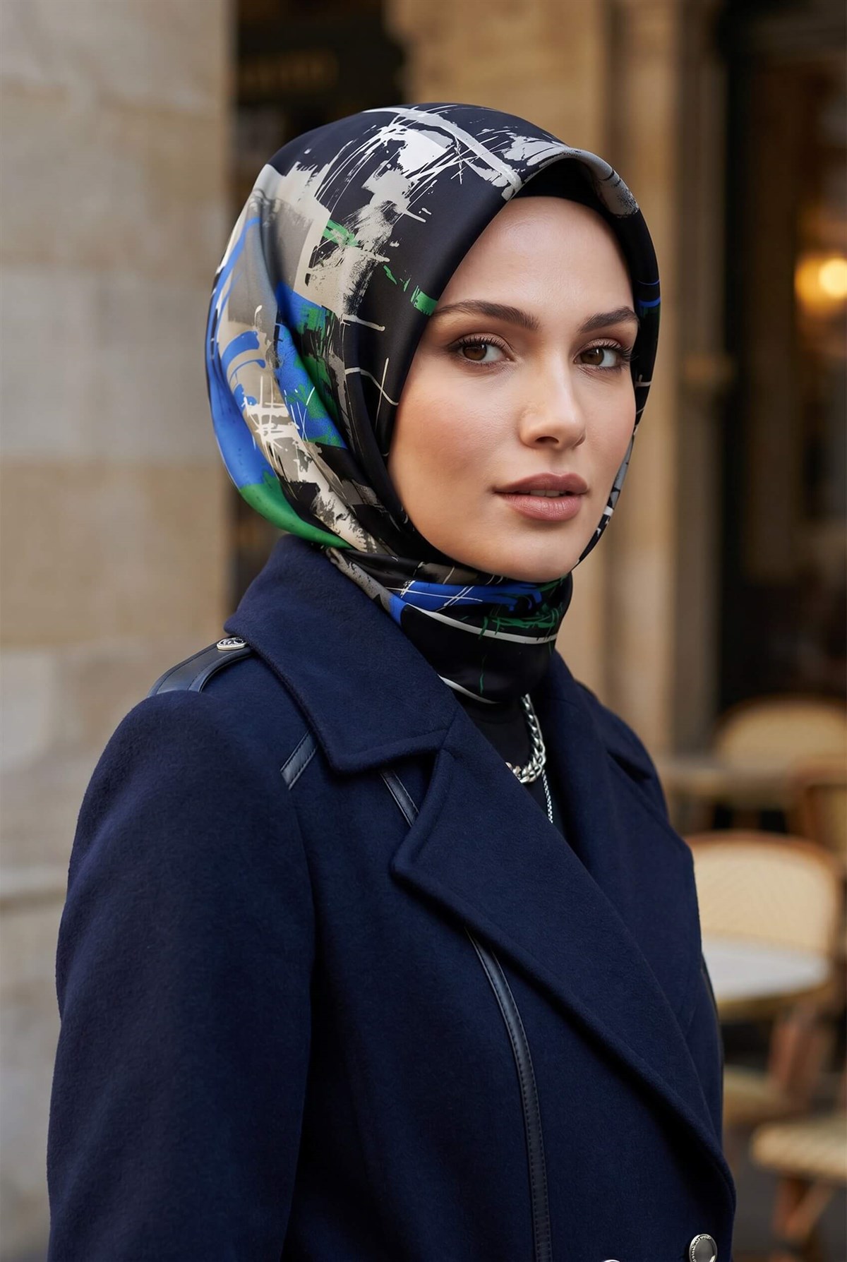 %100 Twill İpek Geometrik Desenli Saks - Zümrüt Yeşili Renkli 90x90 Eşarp Dikim Şekli : El Dikişi