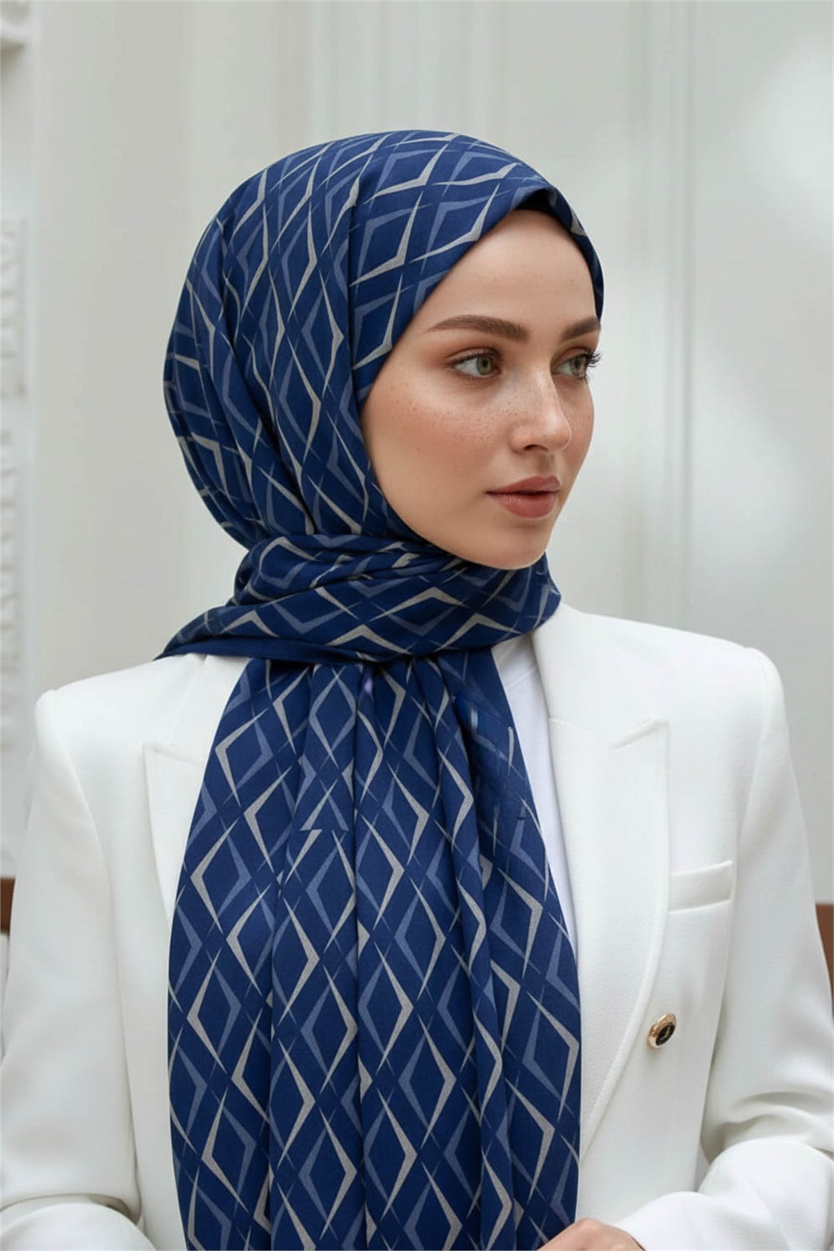 KREP GEOMETRİK DESENLİ LACİVERT RENKLİ 75X195 KIRIŞMAZ ŞAL