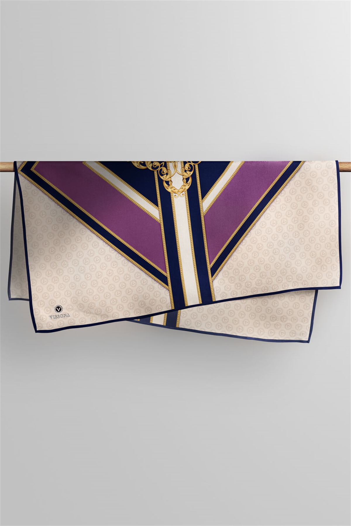 %100 Twill İpek Monogram ve Barok Desenli Lila - Lacivert Renkli 90x90 Eşarp Dikim Şekli : El Dikişi