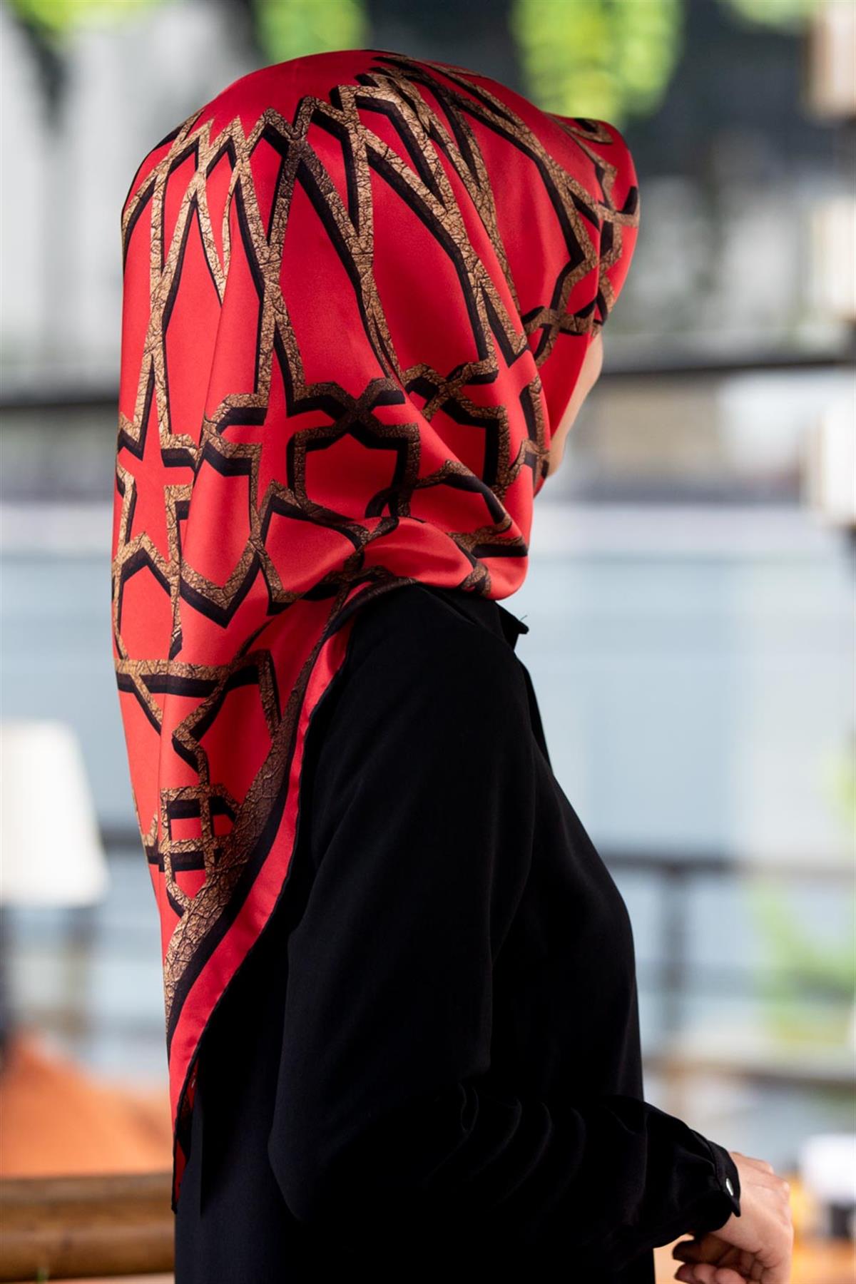 %100 Twill Türk Motifi  Desenli Nar Çiçeği Renkli 90x90 Eşarp Dikim Şekli: El Dikişi