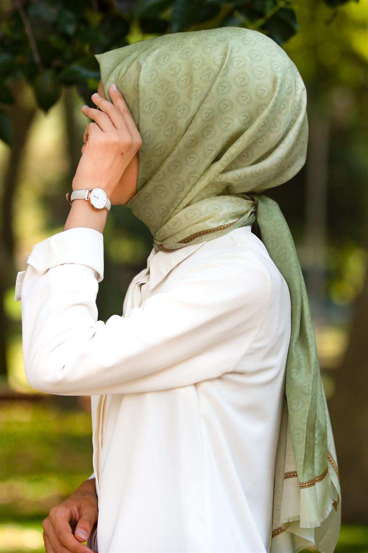 %100 İpek Degradeli Ve Monogram Desenli Fıstık Yeşili - Gold Renkli 92x210 Şal