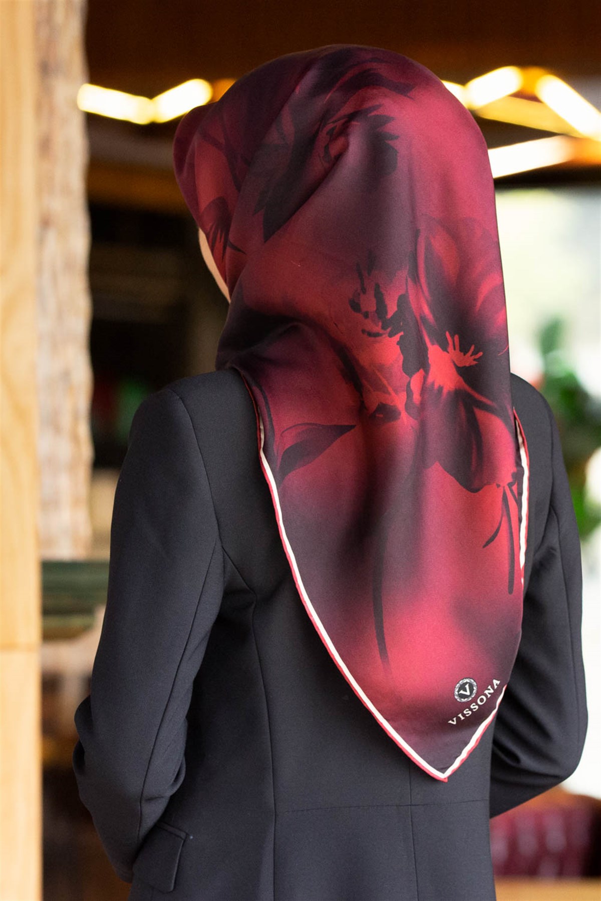 100% Twill İpek Çiçek Desenli Bordo Renkli 90x90 Dikim Şekli : El Dikişi Eşarp