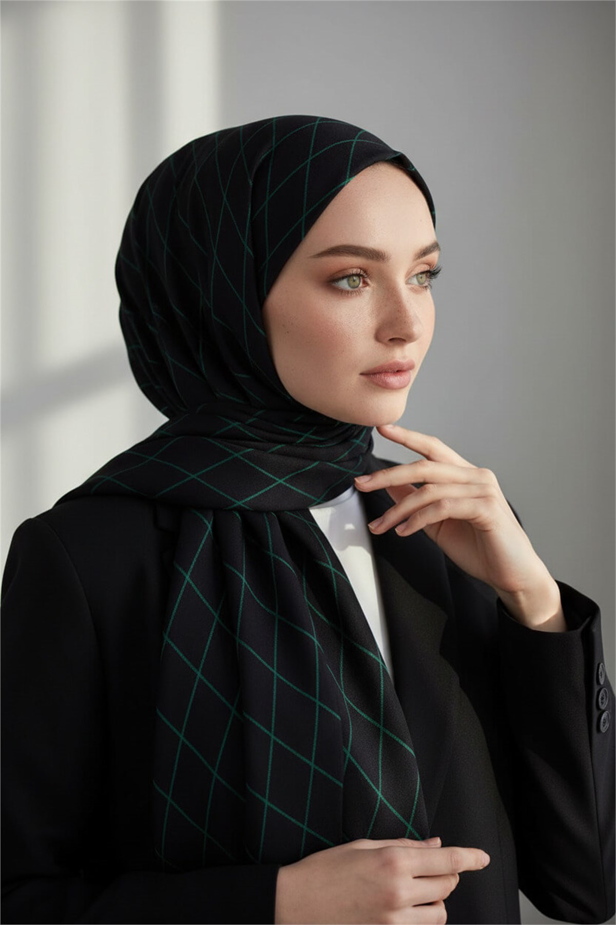 KREP GEOMETRİK DESENLİ PETROL YEŞİLİ RENKLİ 75X195 KIRIŞMAZ ŞAL