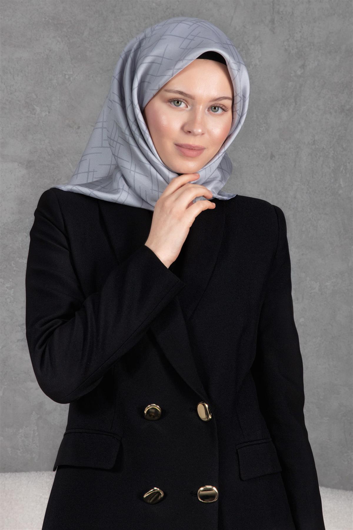 %100 Twill İpek Çizgi Desenli Gri Renkli 90x90 Eşarp Dikim Şekli : El Dikişi
