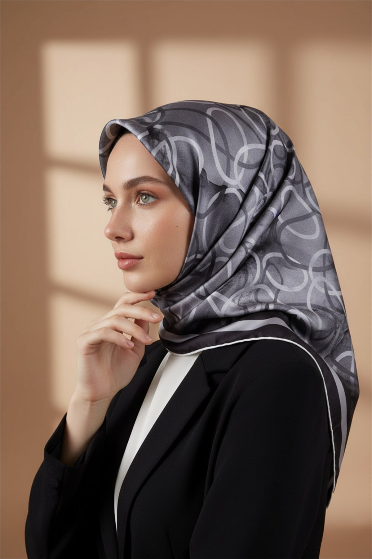 Kristal Geometrik Desenli Gri Renkli 90x90 Eşarp (İpek İçermez) Kenar Dikiş Şekli El Dikişli