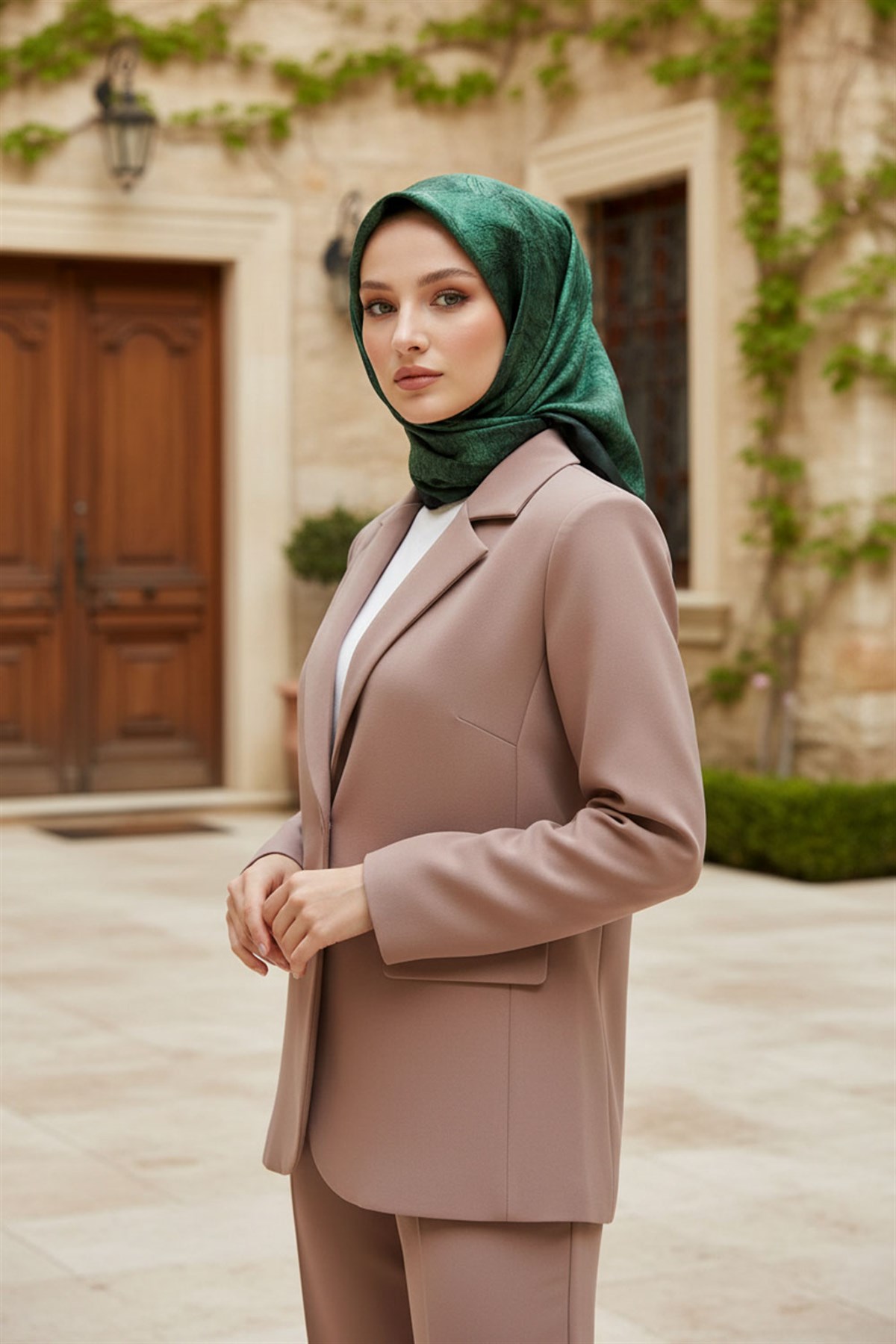 % 57 İpek % 43 Viskon Twill İpek Degradeli Yaprak  Desenli Benetton Yeşili Renkli 90x90 Eşarp Dikim Şekli : El Dikişi