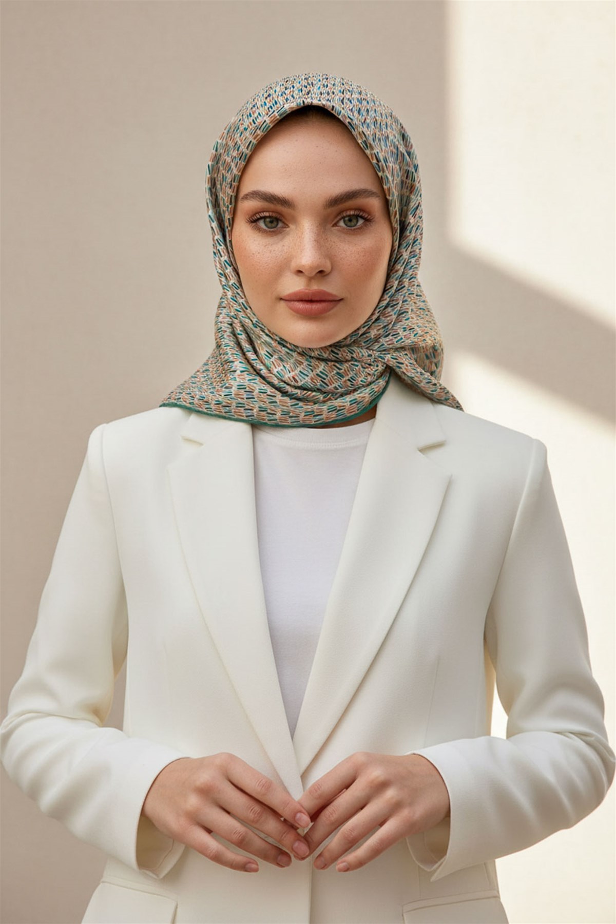 %100 Twill İpek Çizgi Desenli Mint Yeşili Renkli 90x90 Eşarp Dikim Şekli : El Dikişi
