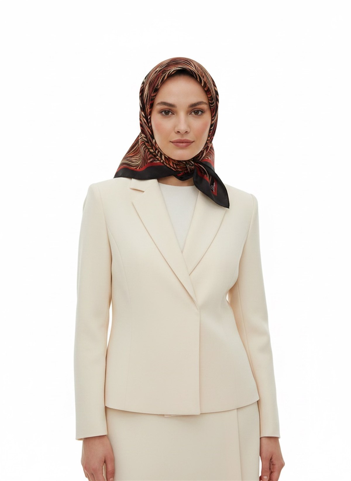%100 Twill İpek Yaprak Desenli Siyah - Kırmızı Renkli 90x90 Eşarp Dikim Şekli : El Dikişi