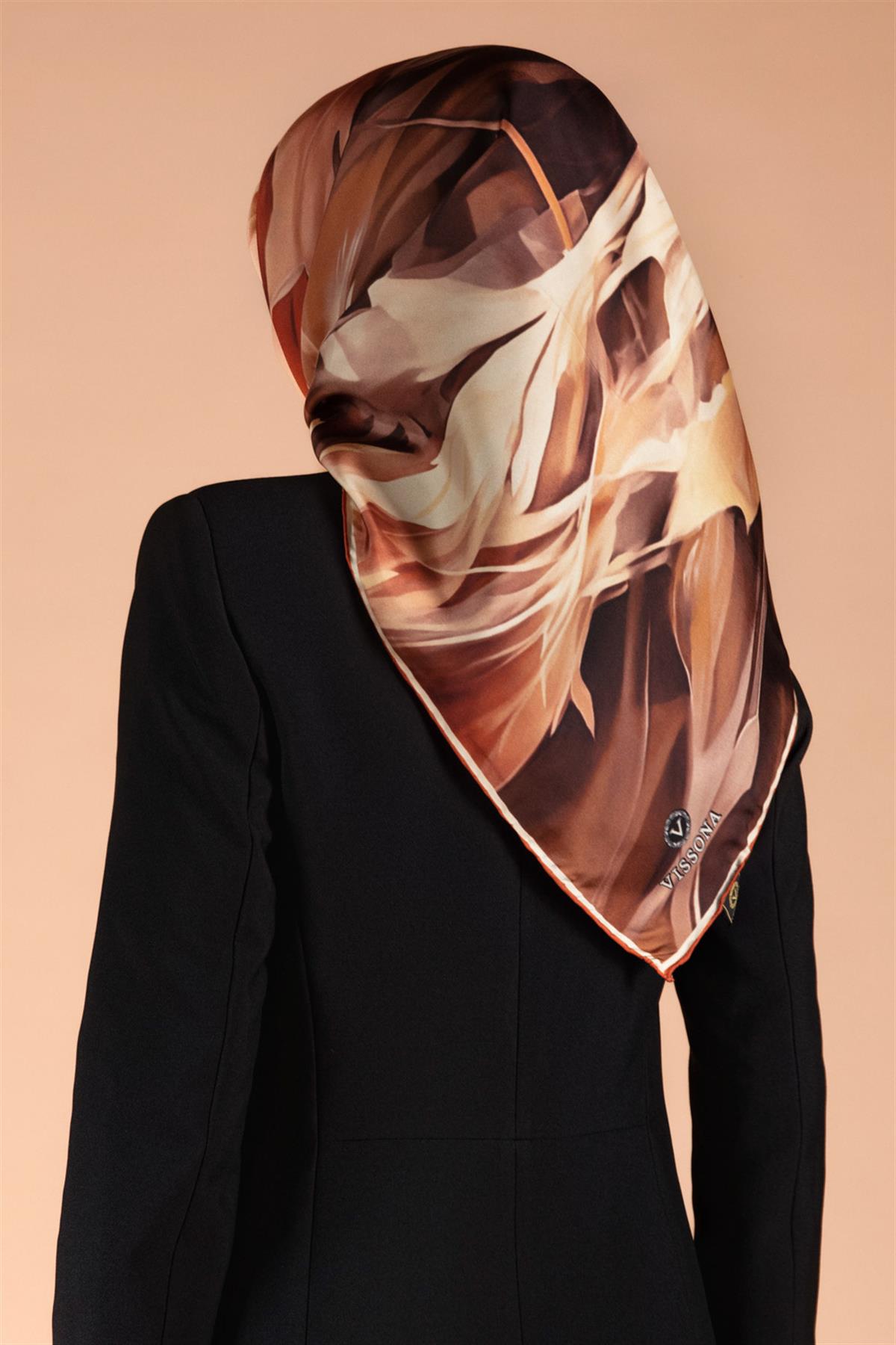 %100 Twill İpek Yaprak Desenli Taba - Hardal Renkli 90x90 Eşarp Dikim Şekli : El Dikişi