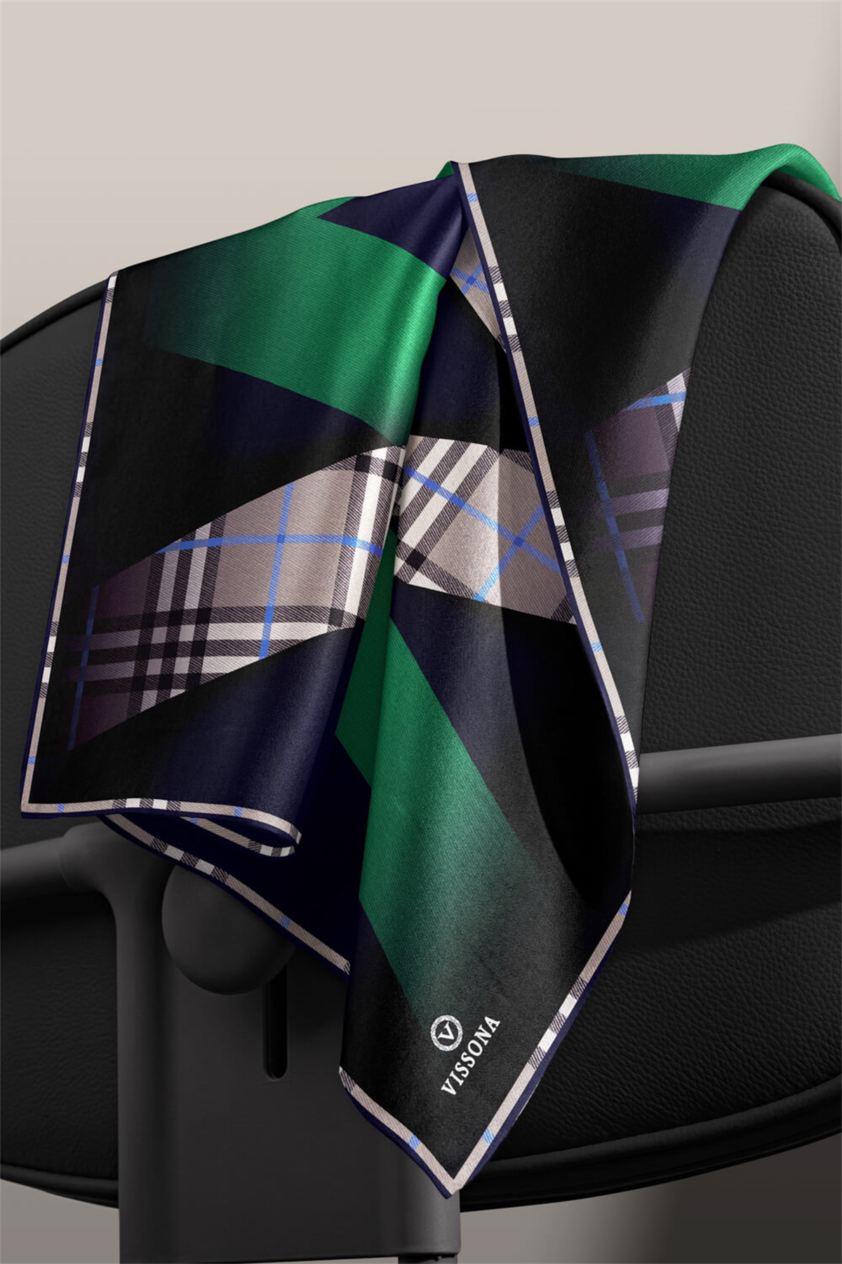 % 57 İPEK % 43 VİSKON Twill İpek Ekose Desenli Zümrüt Yeşili - Lacivert Renkli 90x90 Eşarp Dikim Şekli : El Dikişi