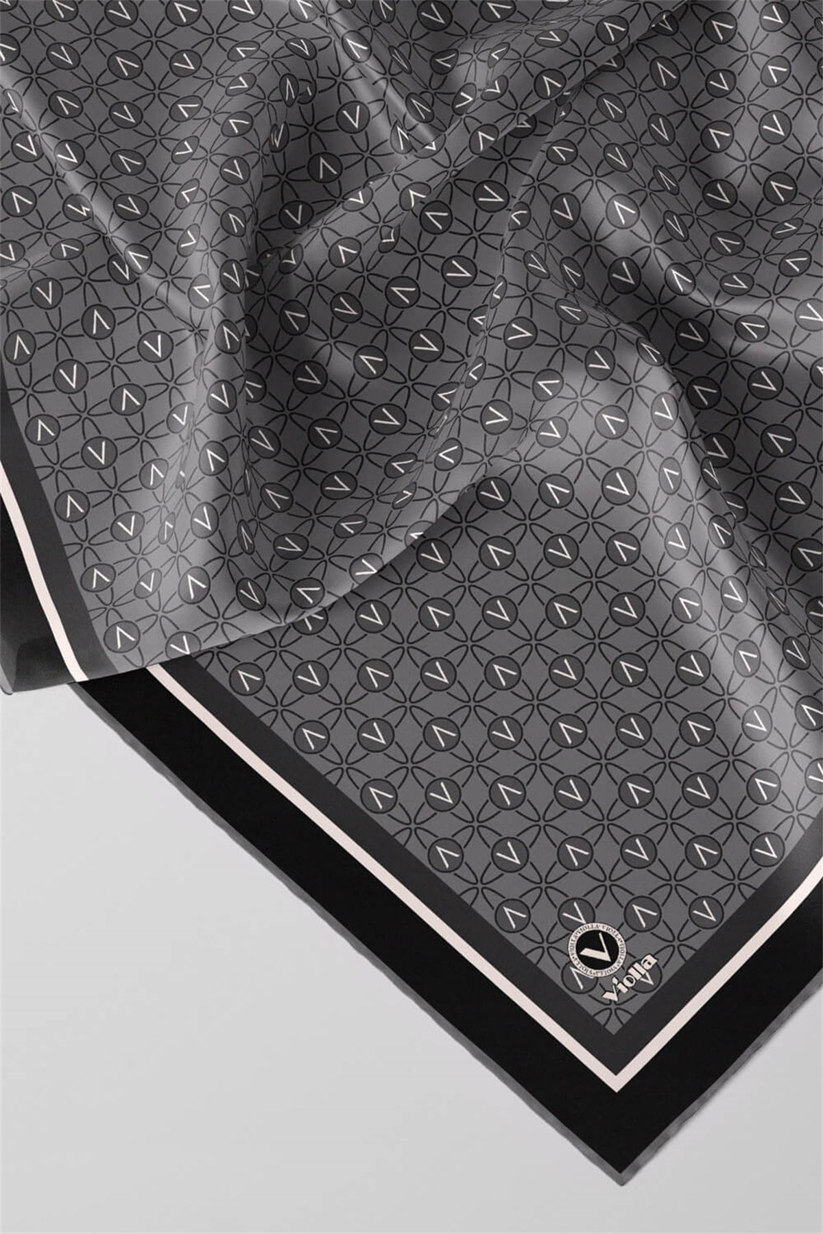 Twill V Desenli Füme Renkli 90x90 Eşarp (İpek İçermez) Dikim Şekli : El Dikişi