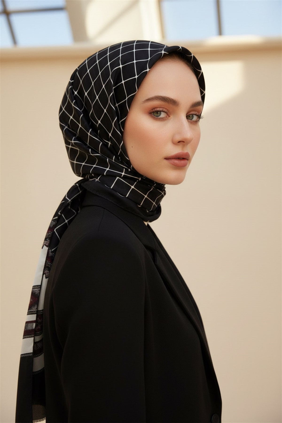 %100 Saf İpek Şal İnce Saten Vual Dokuma Etnik Desenli Siyah - Beyaz Renkli 90x210 Şal