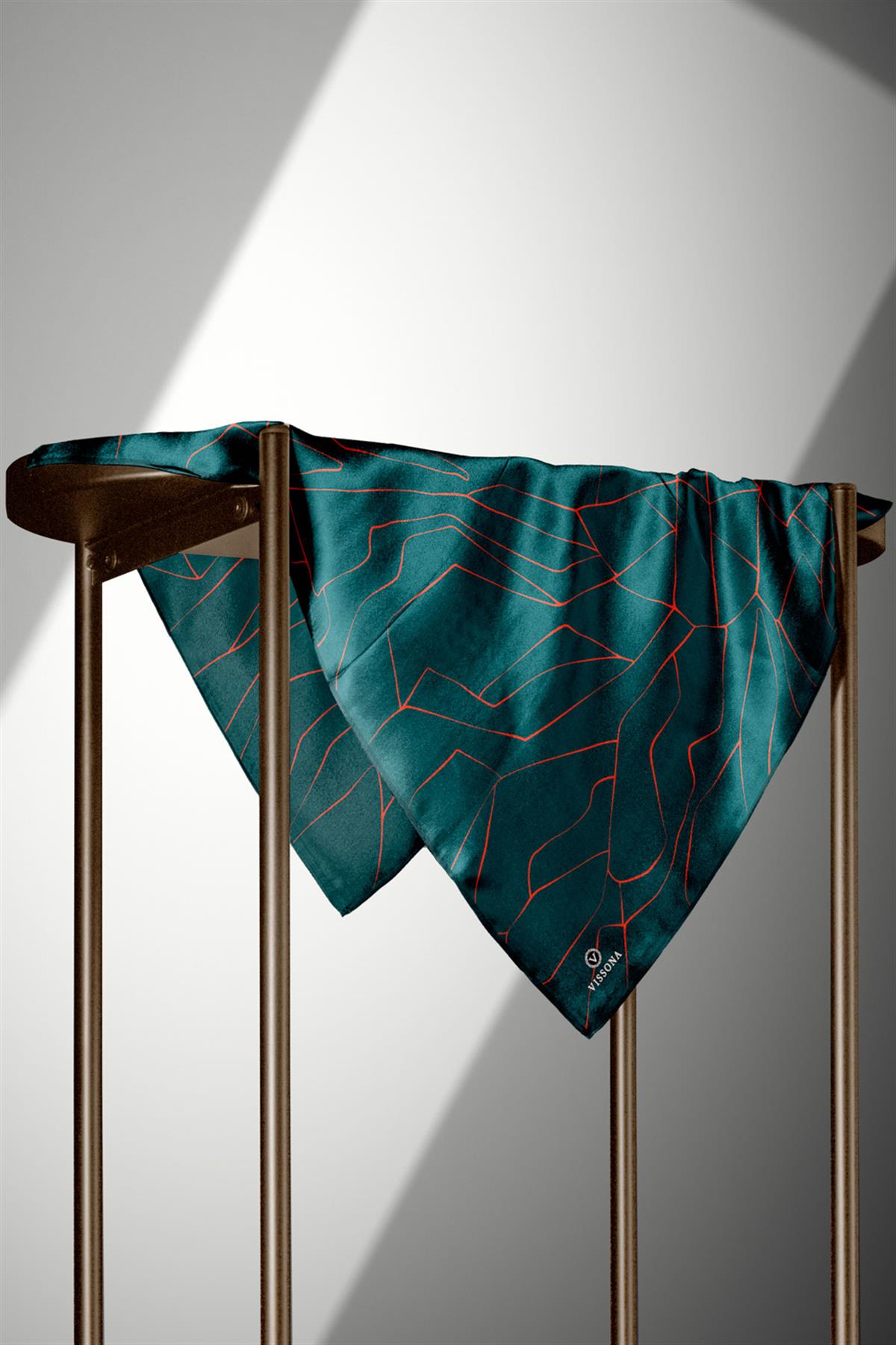 %100 Twill İpek Çizgi Desenli Petrol Yeşili - Turuncu Renkli 90x90 Eşarp Dikim Şekli : El Dikişi