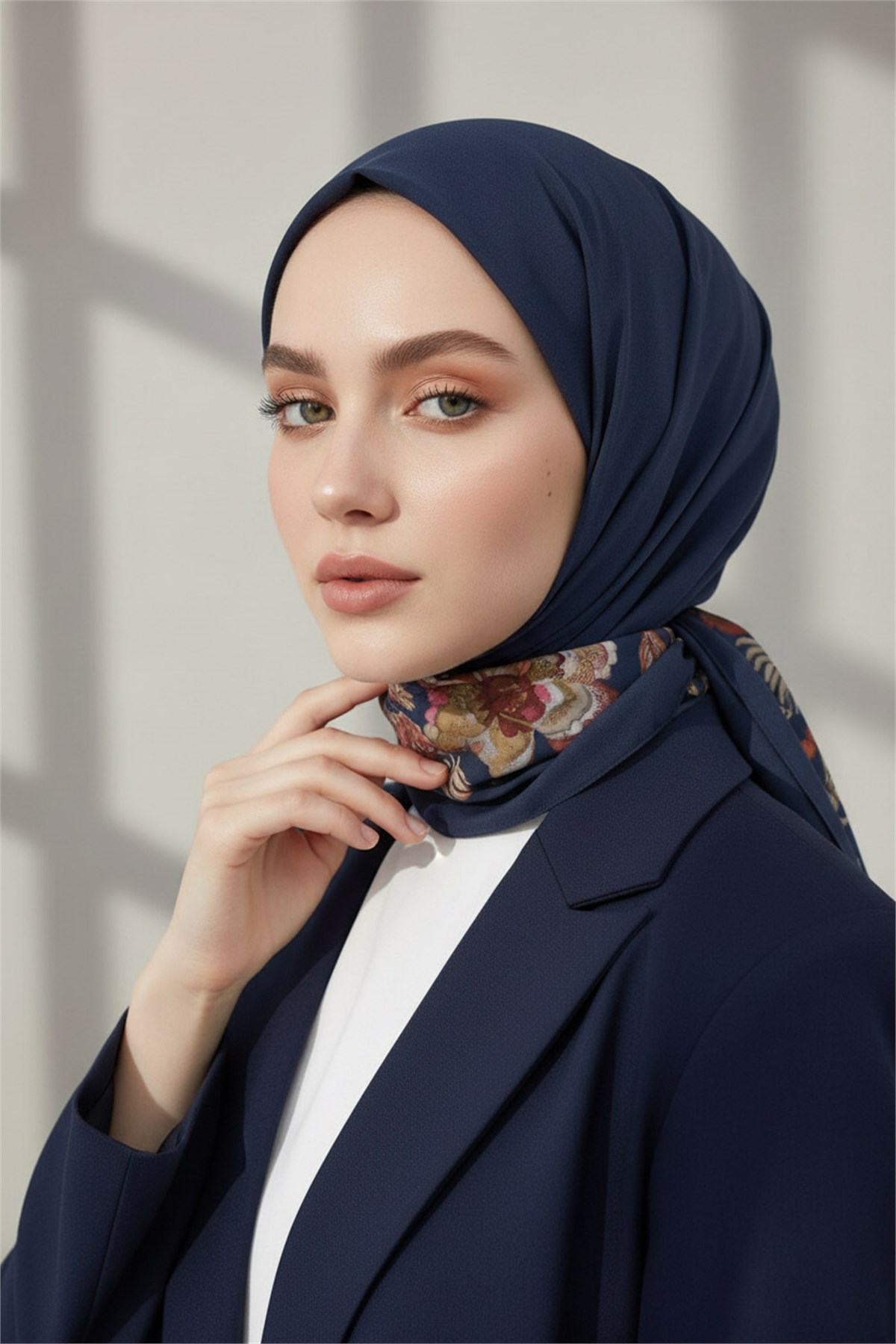 KREP NAKIŞ ÇİÇEK DESENLİ LACİVERT RENKLİ 75X195 KIRIŞMAZ ŞAL
