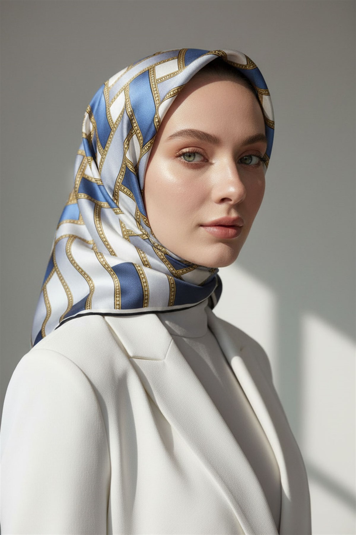 % 57 İPEK % 43 VİSKON Twill İpek Hasır Örgü Desenli İndigo - Gümüş Renkli 90x90 Eşarp Dikim Şekli : El Dikişi