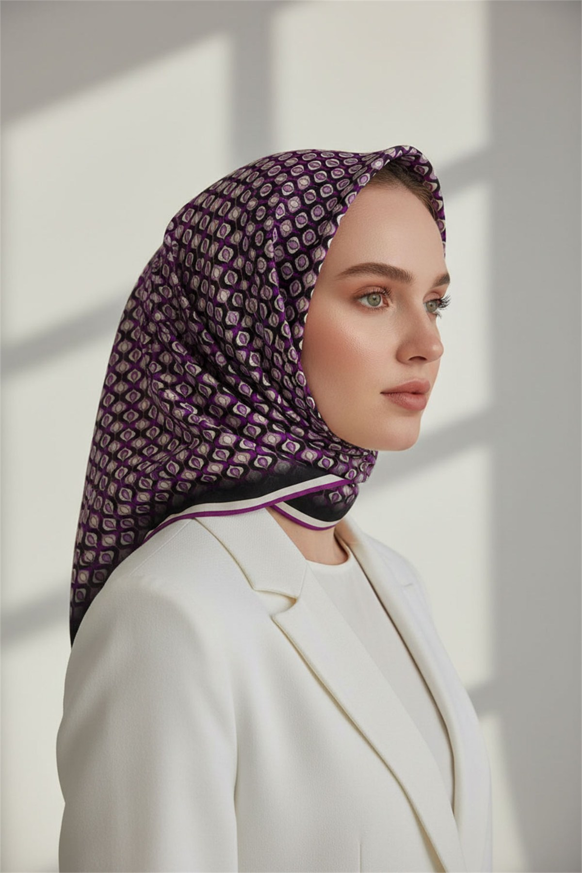 Twill Çıtır Desenli Mürdüm Renkli 90x90 Eşarp (İpek İçermez) Kenar Dikiş Şekli El Dikişli
