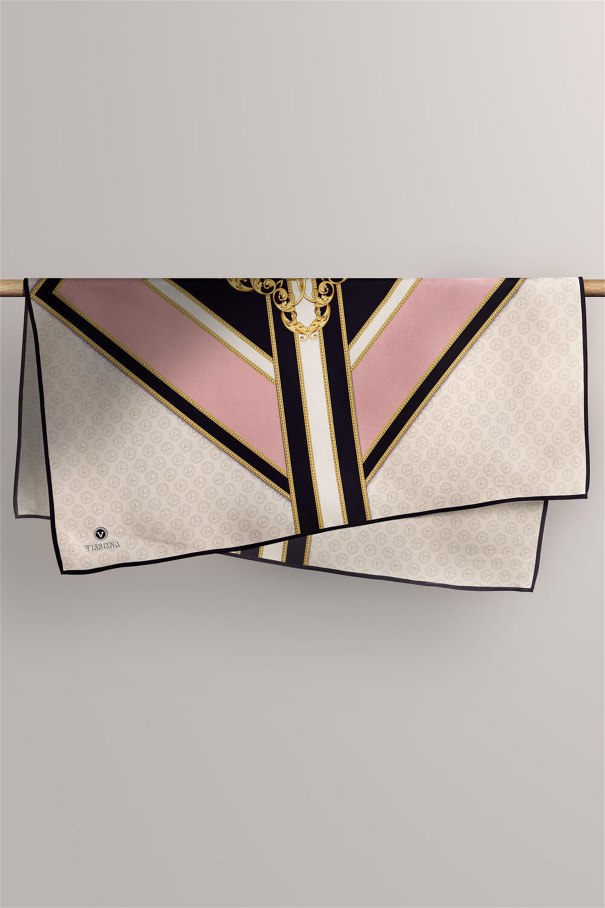 %100 Twill İpek Monogram ve Barok Desenli Pudra - Krem Renkli 90x90 Eşarp Dikim Şekli : El Dikişi