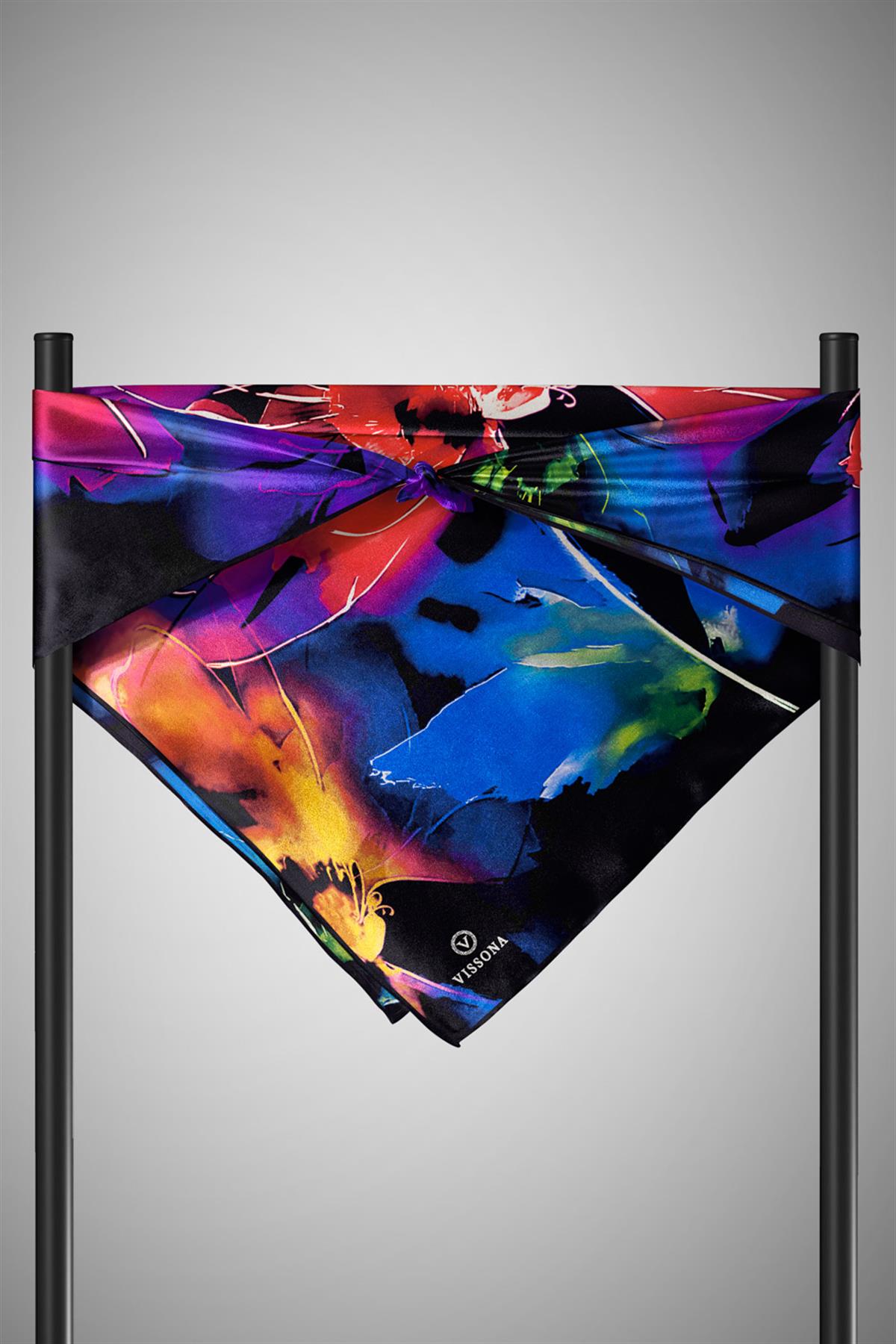 %100 Twill İpek Sulu Boya Çiçek Desenli Siyah Renkli 90x90 Eşarp Dikim Şekli : El Dikişi