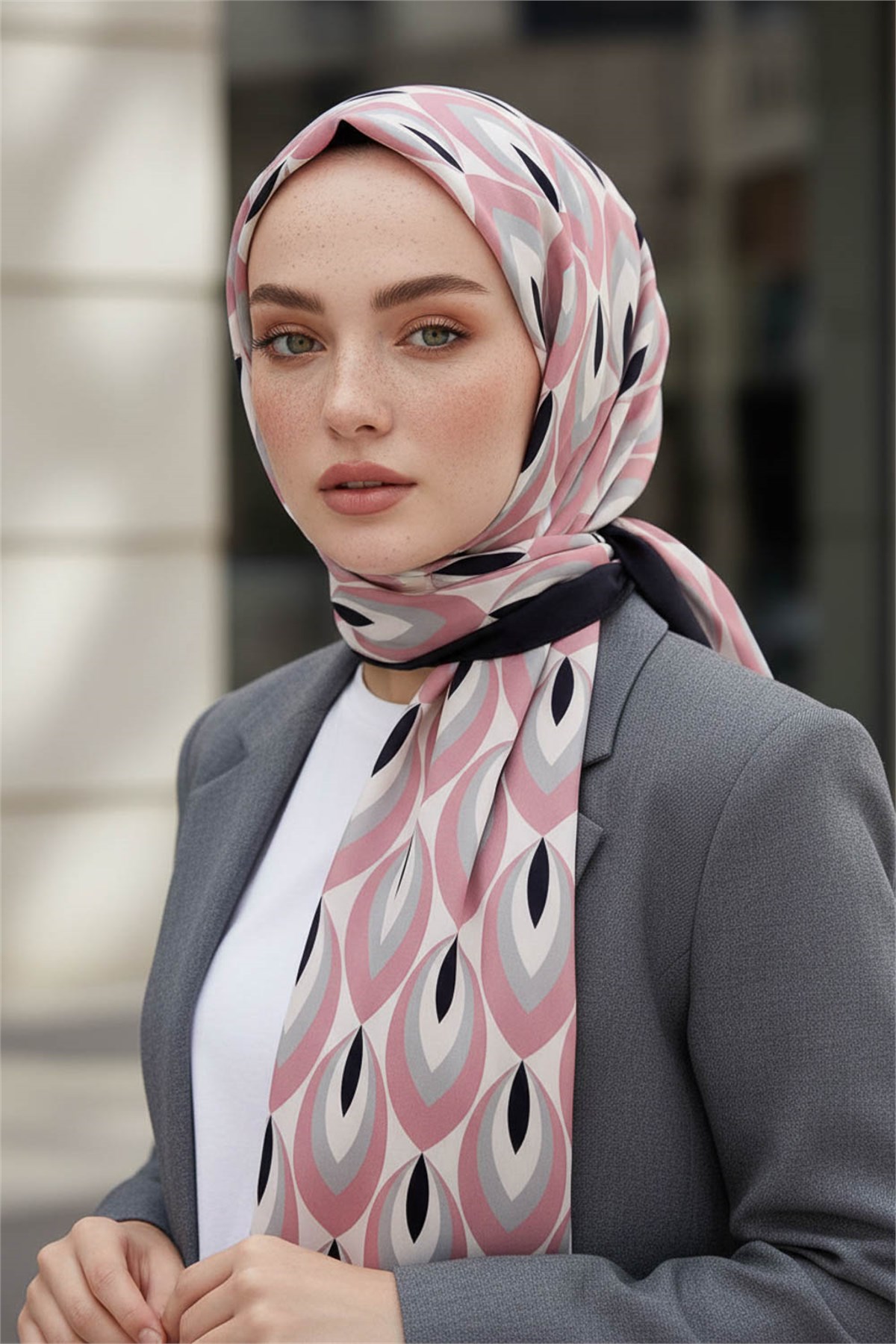 KREP GEOMETRİK DESENLİ PUDRA RENKLİ 75X195 KIRIŞMAZ ŞAL
