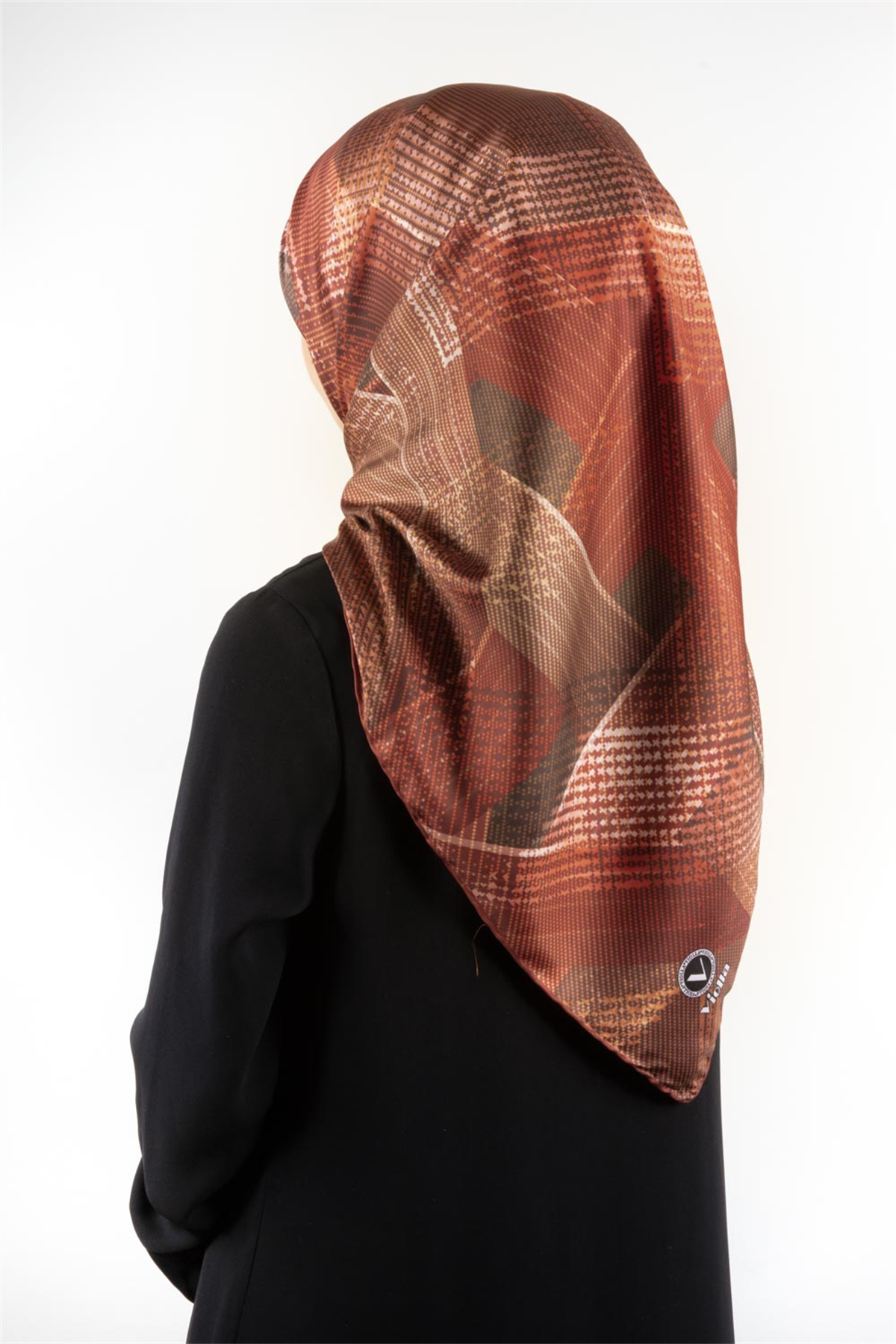 Twill Dokulu Geometrik Desenli Taba Renkli 90x90 Eşarp (İpek İçermez) Kenar Dikiş Şekli El Dikişli