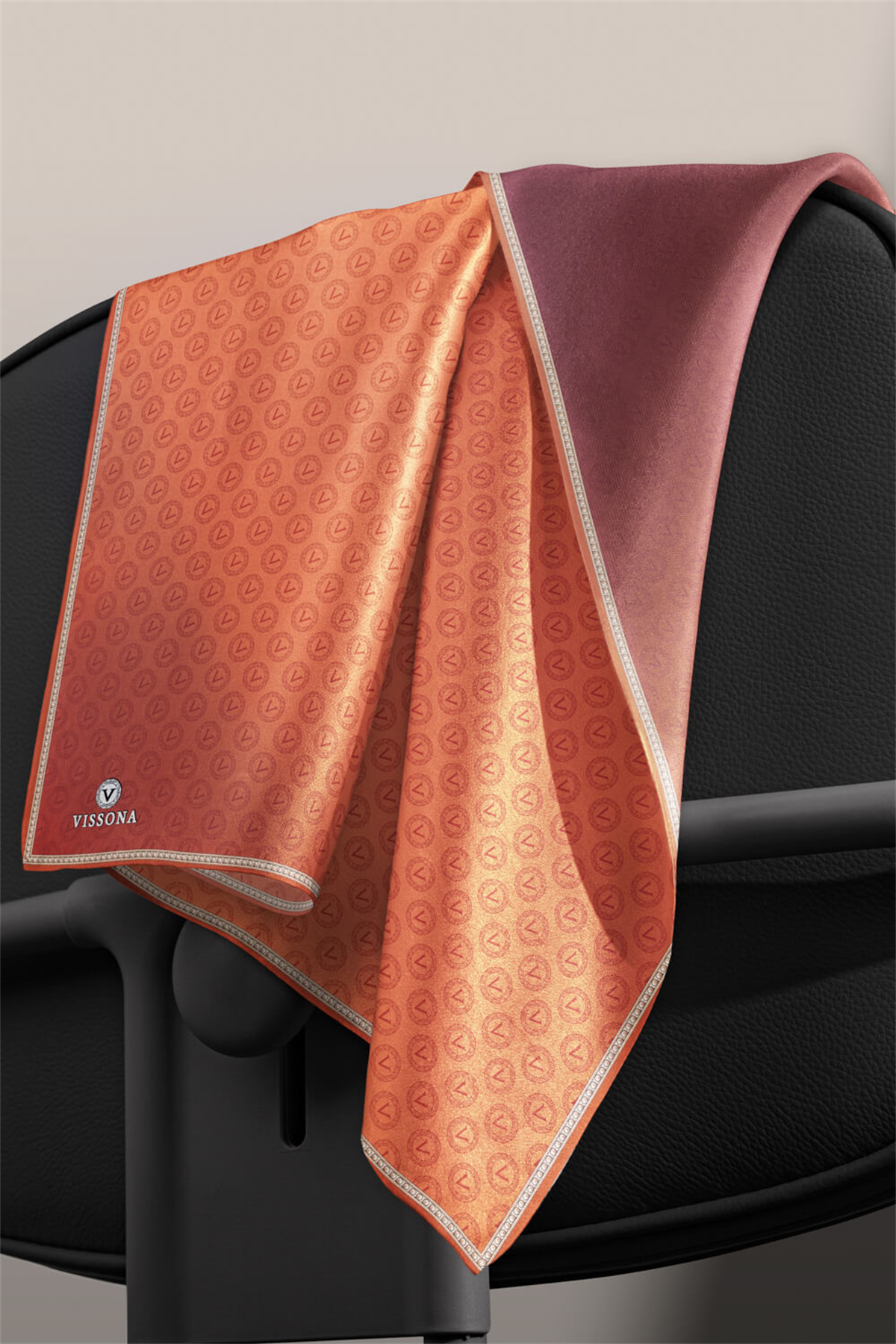 %100 Twill İpek Monogram Desenli Taba Renkli 90x90 Eşarp Dikim Şekli : El Dikişi