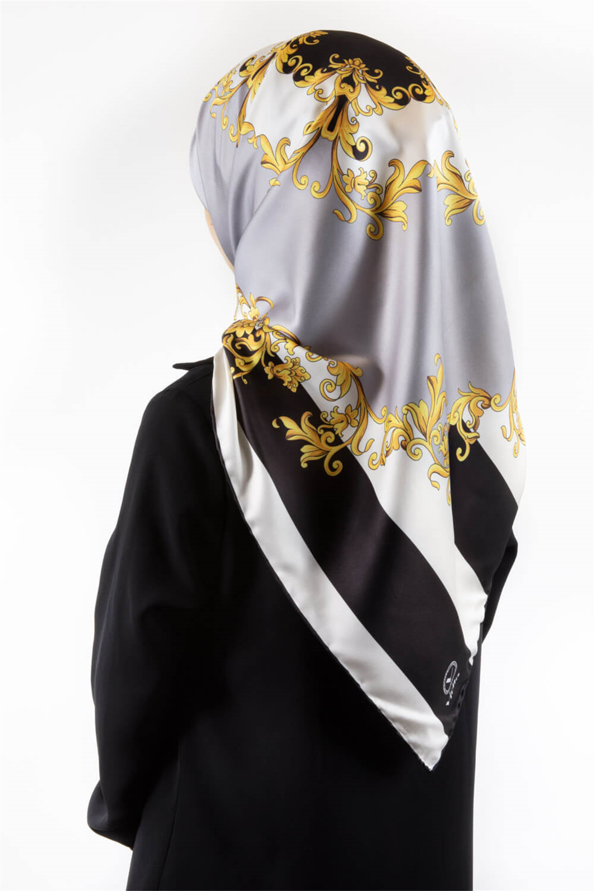 Twill Çizgili Barok Desenli Gümüş Renkli 90x90 Eşarp (İpek İçermez) Kenar Dikiş Şekli El Dikişli