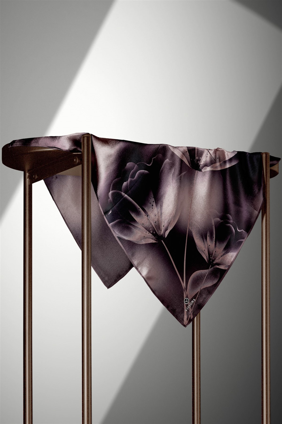 %100 Twill İpek Çiçek Desenli Vizon Renkli 90x90 Eşarp Dikim Şekli : El Dikişi