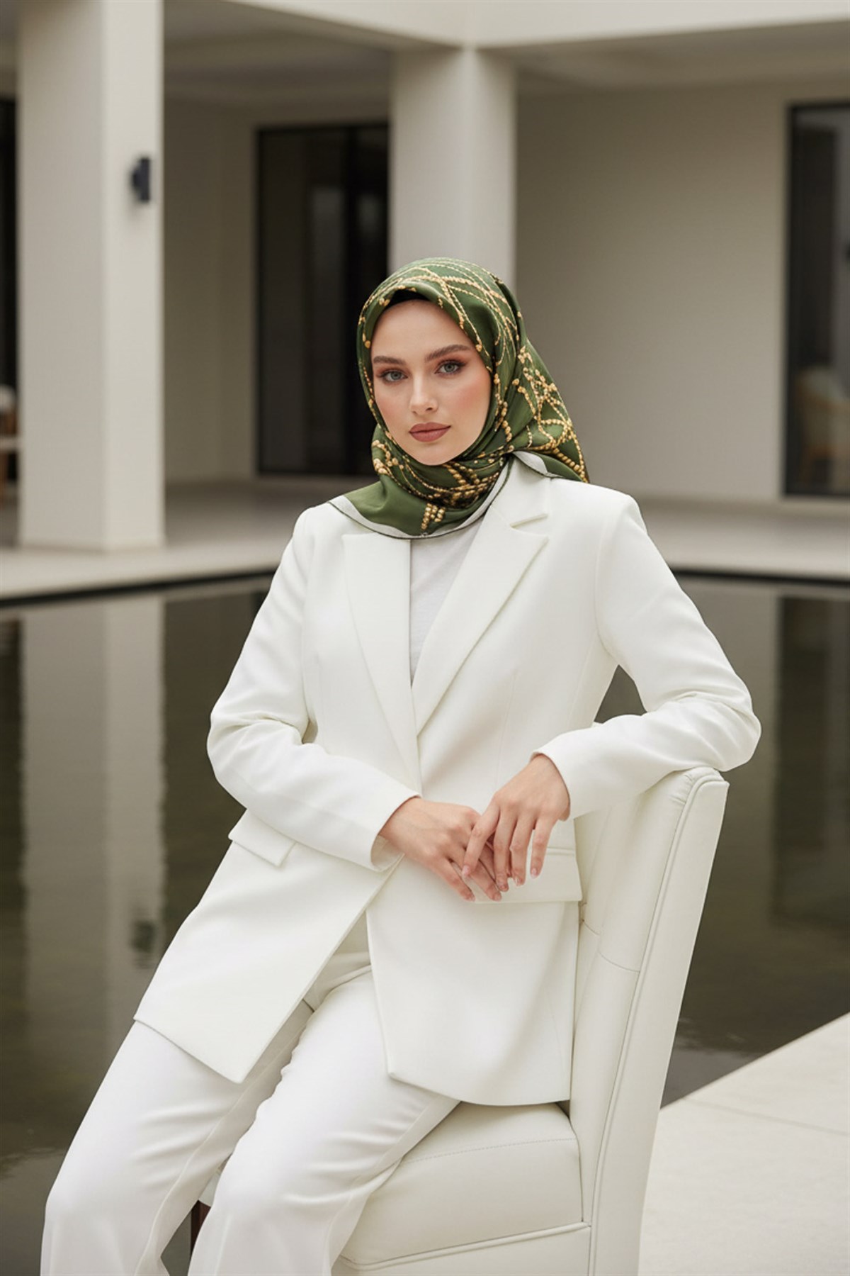 %100 Twill İpek İnci Desenli Haki Renkli 90x90 Eşarp Kenar Dikiş Şekli : El Dikişli