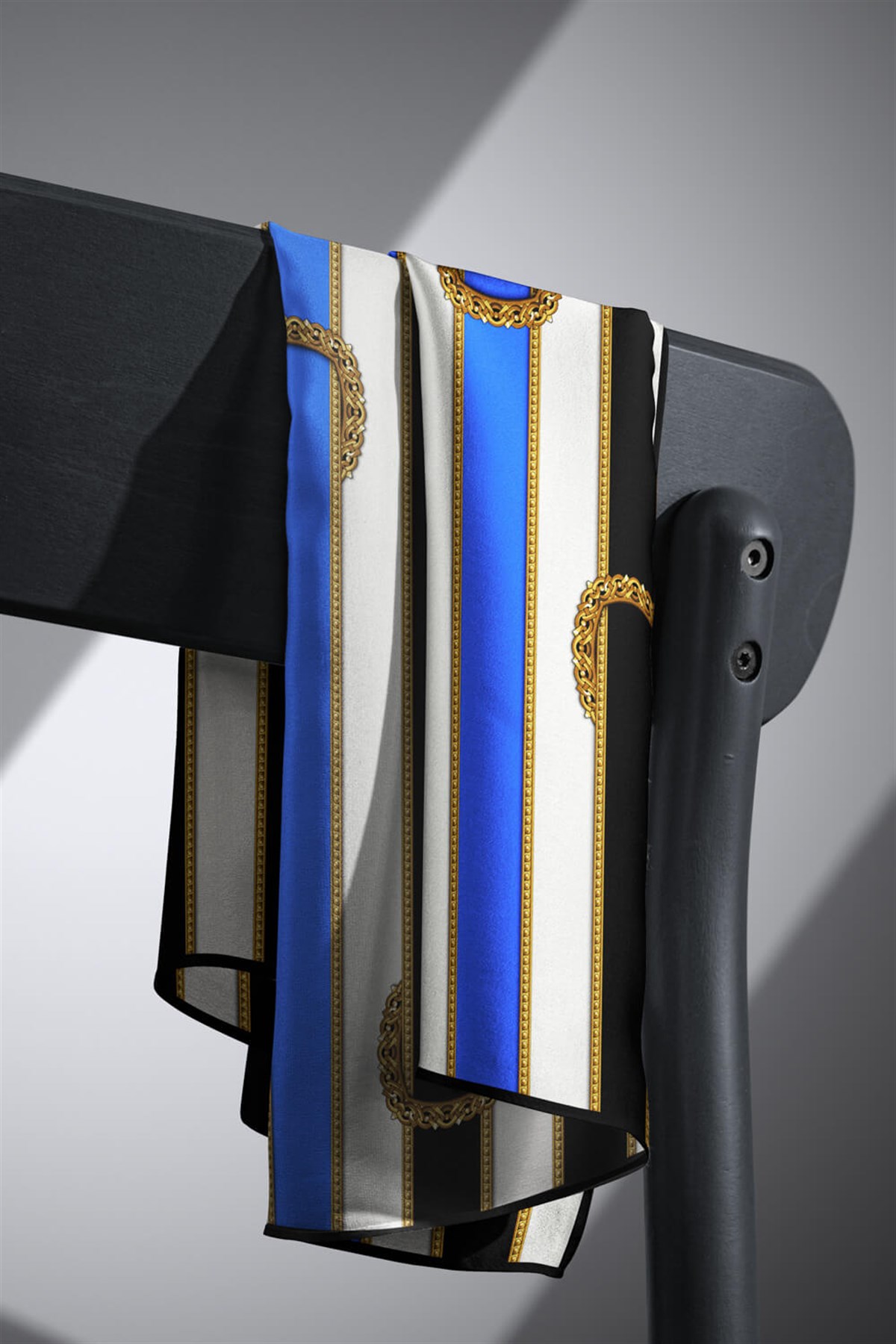 %100 Twill İpek Kemer Desenli Siyah - Saks Renkli 90x90 Eşarp Dikim Şekli : El Dikişi