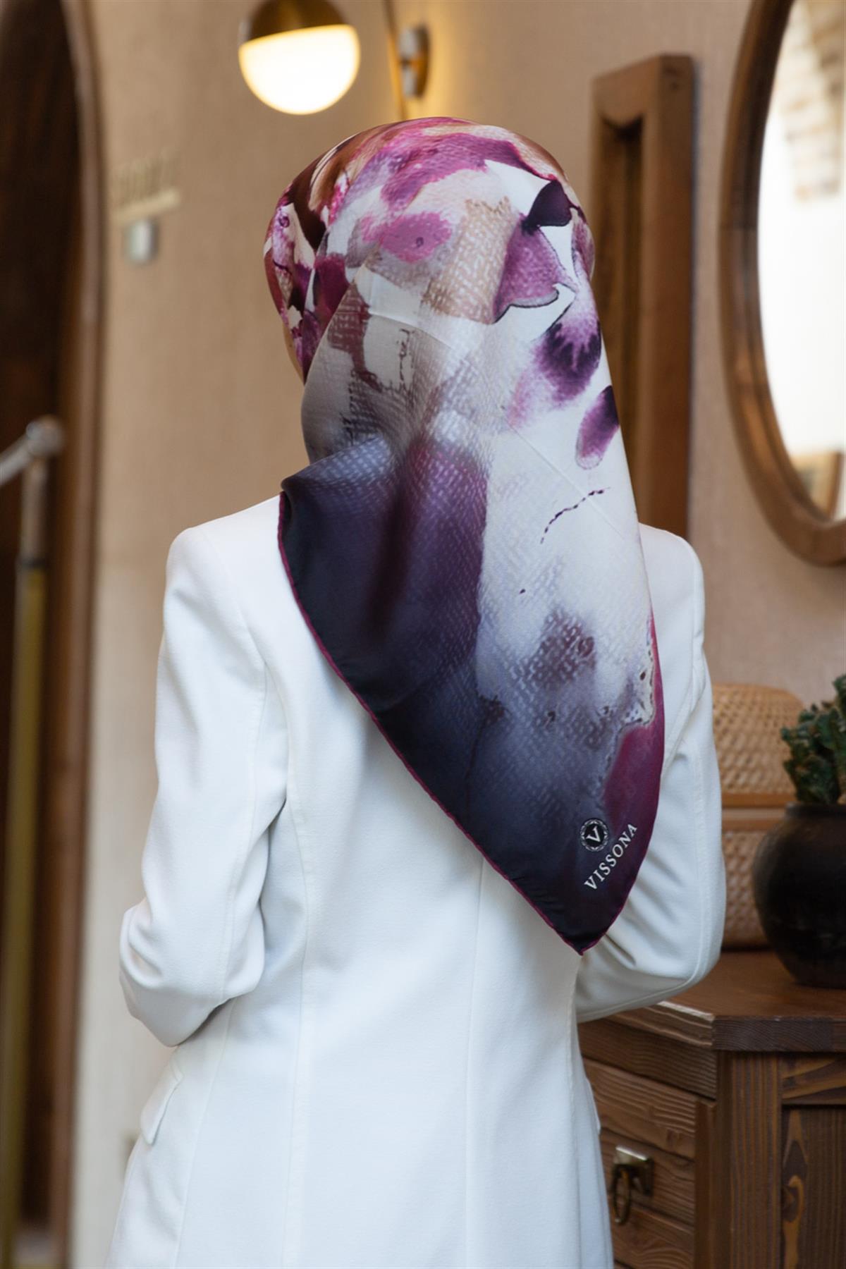 %100 Twill İpek Suluboya Çiçek Desenli Gül Kurusu Renkli 90x90 Eşarp Dikim Şekli : El Dikişi