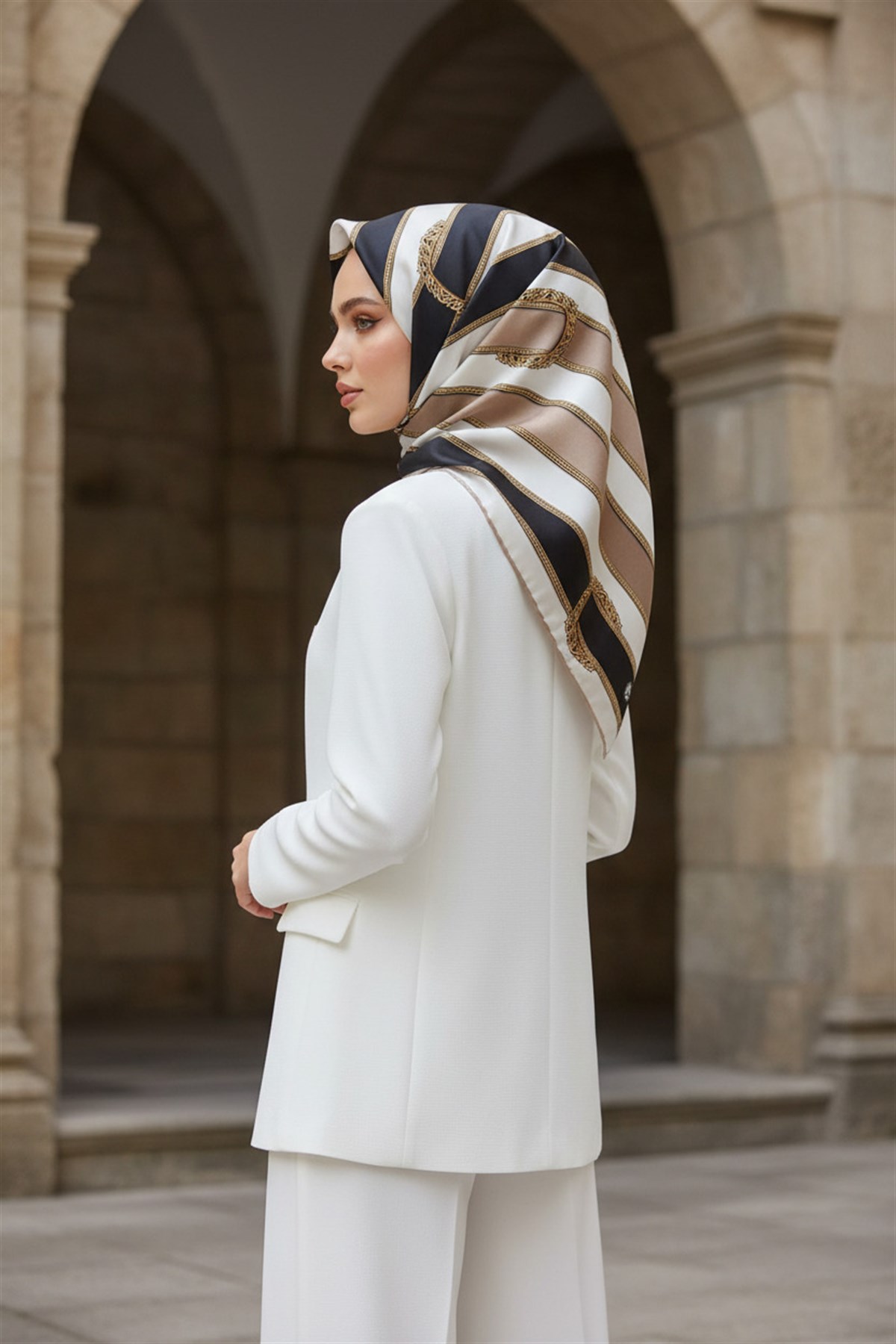 %100 Twill İpek Kemer Desenli Siyah - Vizon Renkli 90x90 Eşarp Dikim Şekli : El Dikişi