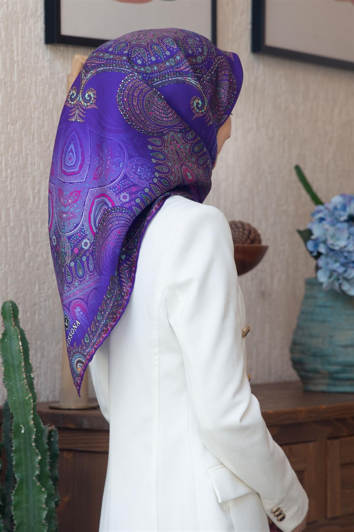 %100 Twill İpek Şal Desenli Mor Renkli 90x90 Eşarp Dikim Şekli : El Dikişi