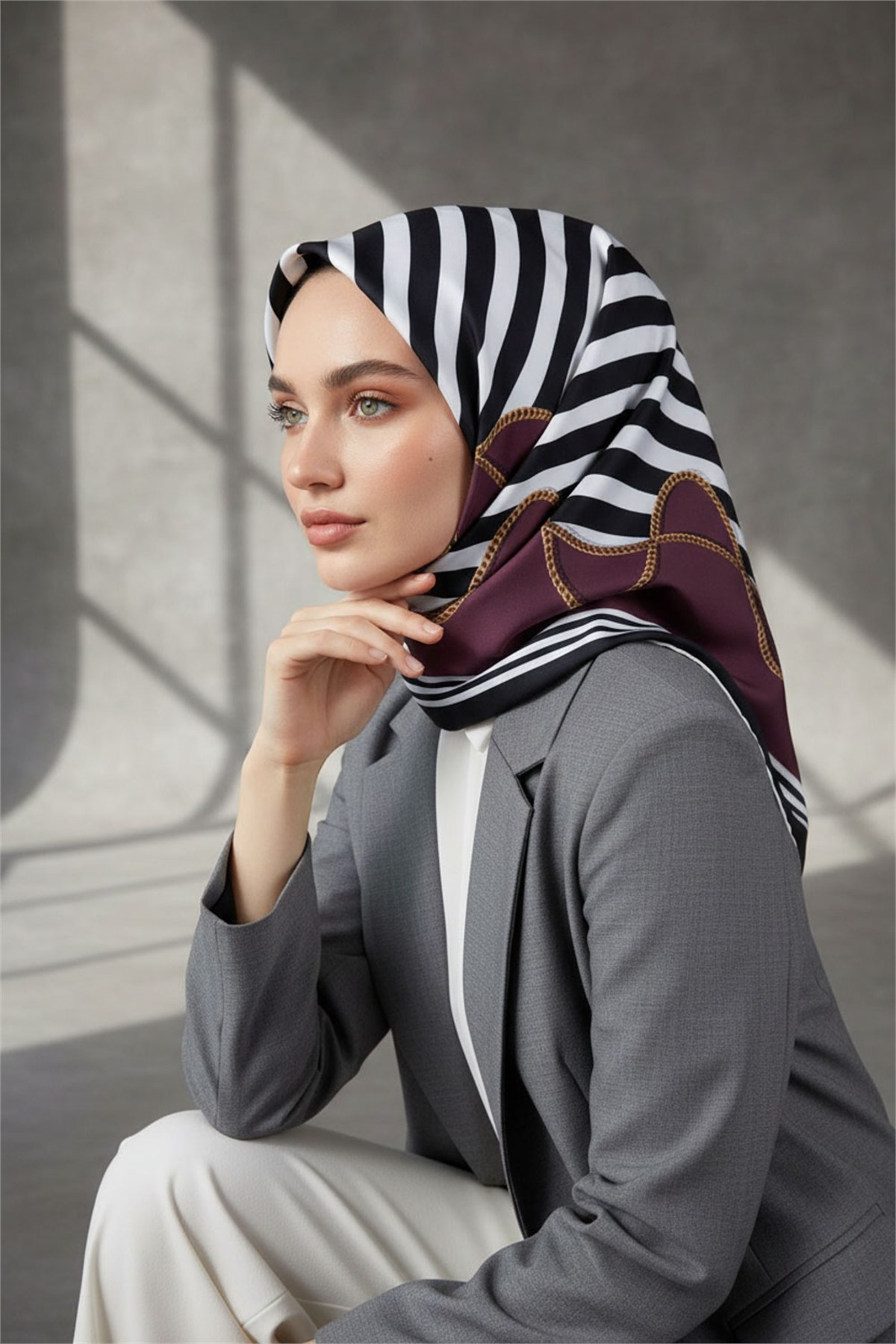 Kristal Geometrik Desenli Siyah - Gül Kurusu Renkli 90x90 Eşarp (İpek İçermez) Kenar Dikiş Şekli El Dikişli