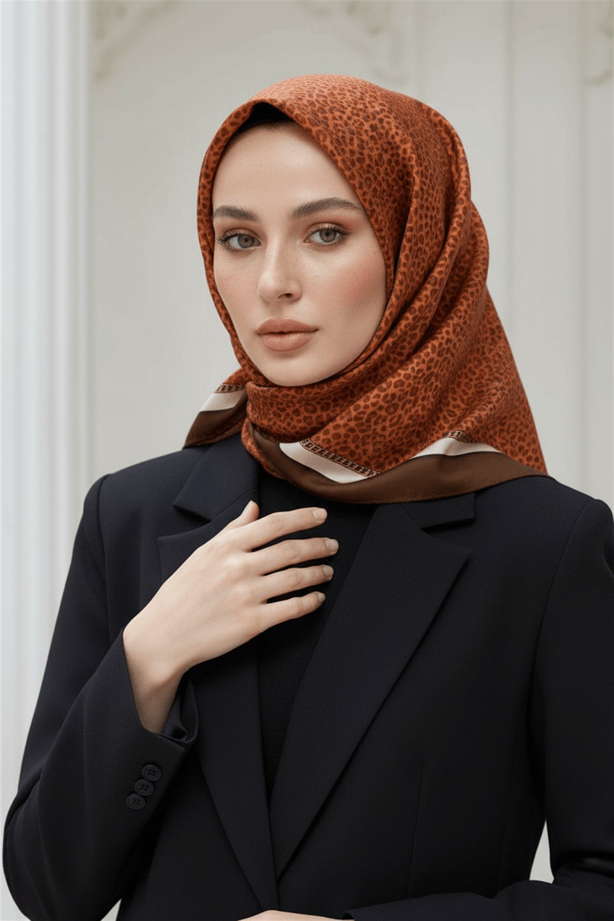 %100 Twill İpek Leopar Desenli Taba - Kahverengi Renkli 90x90 Eşarp Dikim Şekli : El Dikişi