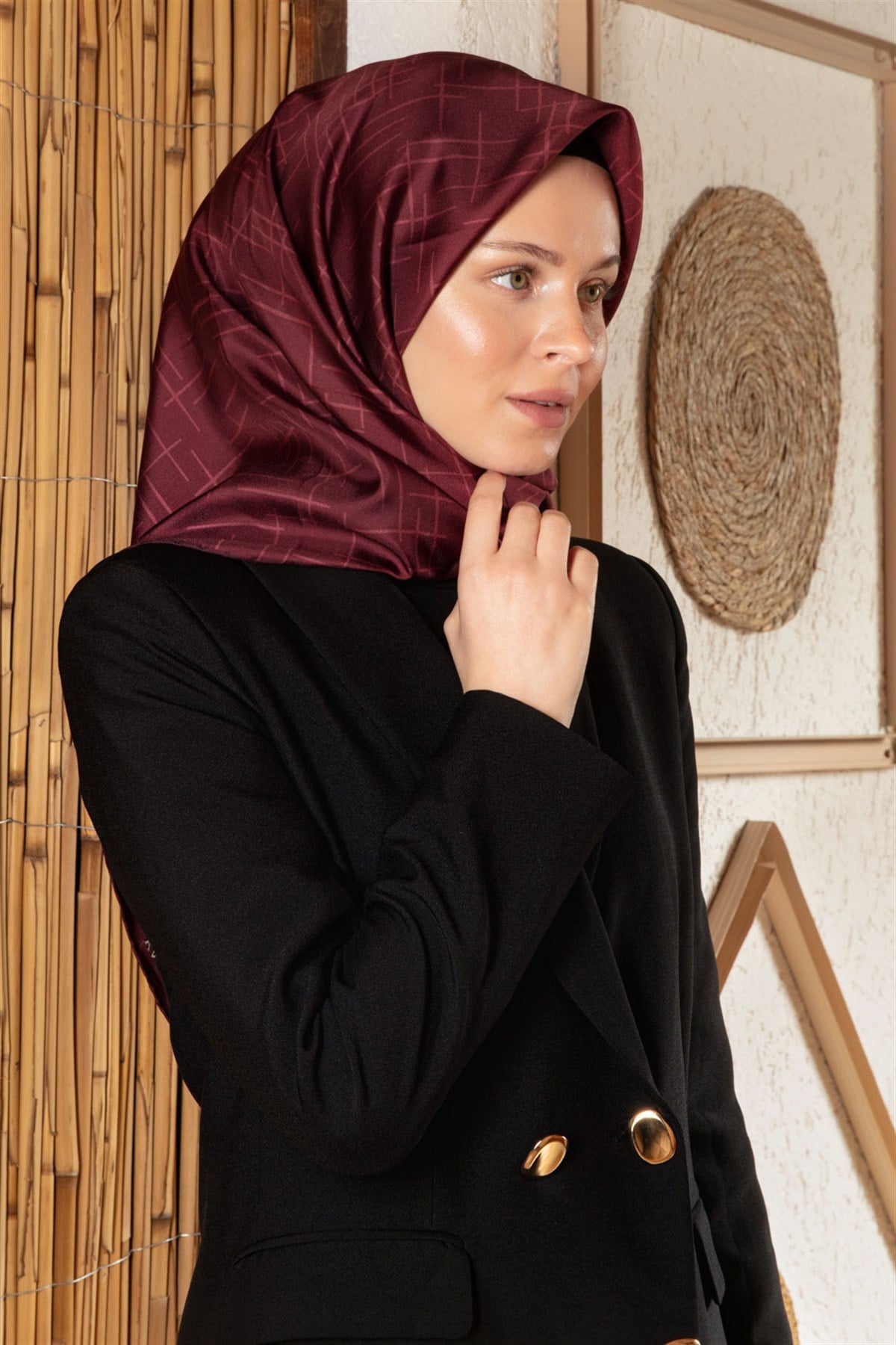 %100 Twill İpek Çizgi Desenli Bordo Renkli 90x90 Eşarp Dikim Şekli : El Dikişi