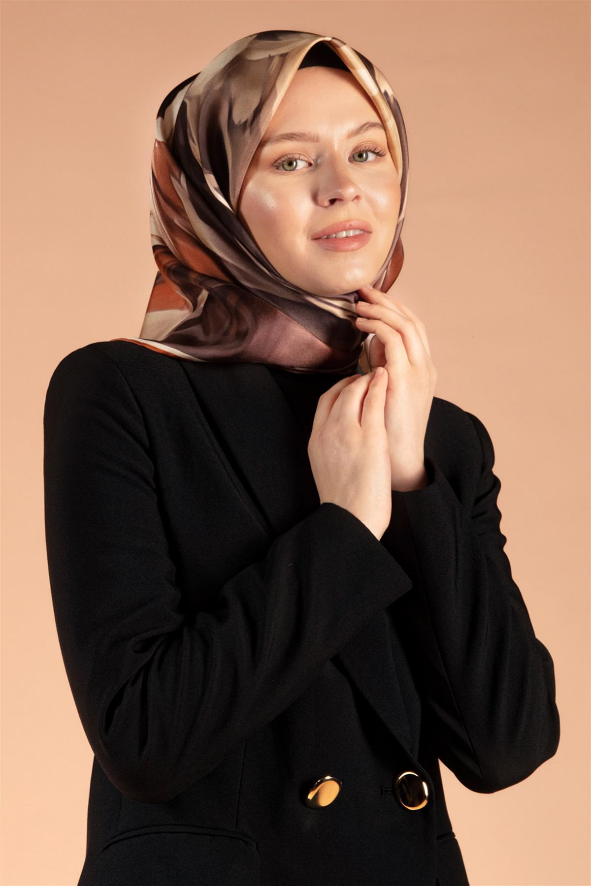 %100 Twill İpek Yaprak Desenli Bej - Taba Renkli 90x90 Eşarp Dikim Şekli : El Dikişi