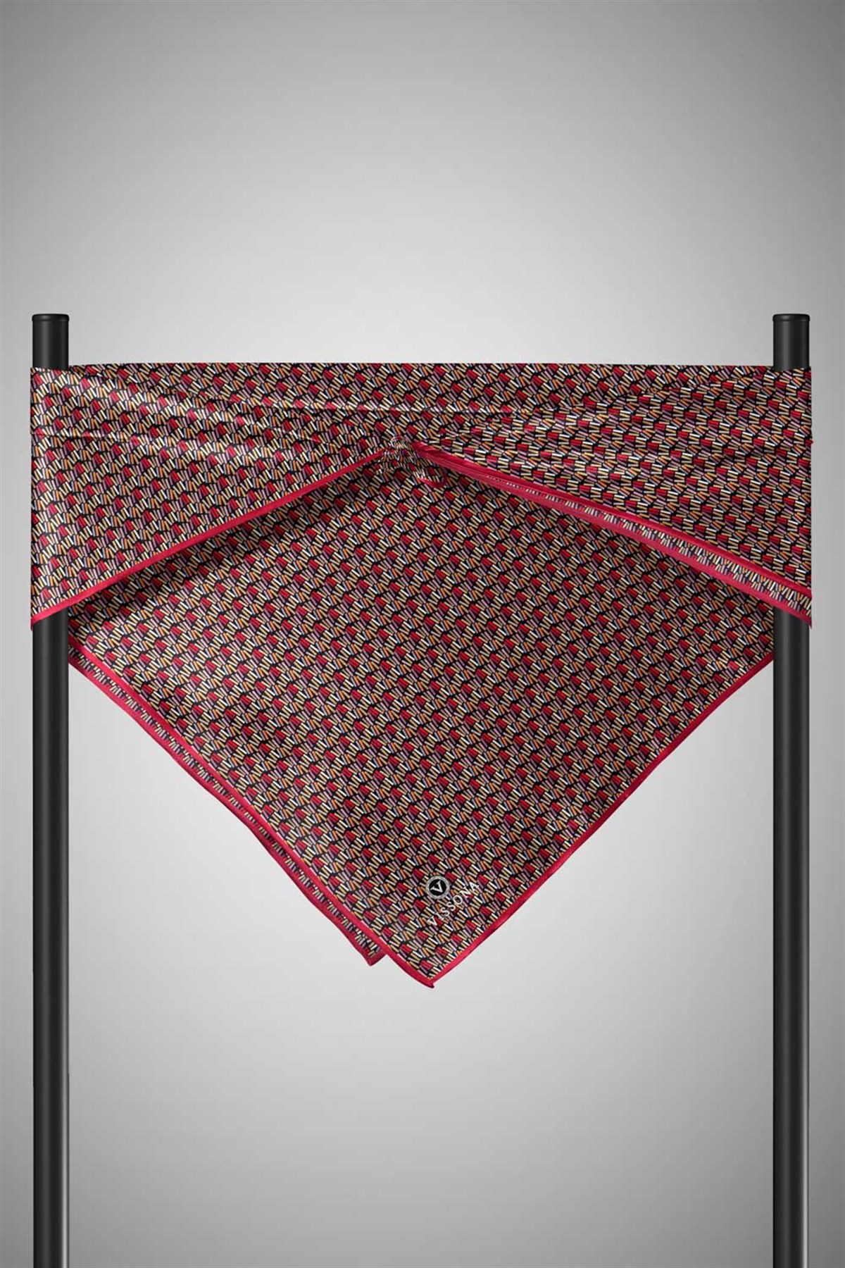 %100 Twill İpek Çizgi Desenli Siyah - Bordo Renkli 90x90 Eşarp Dikim Şekli : El Dikişi