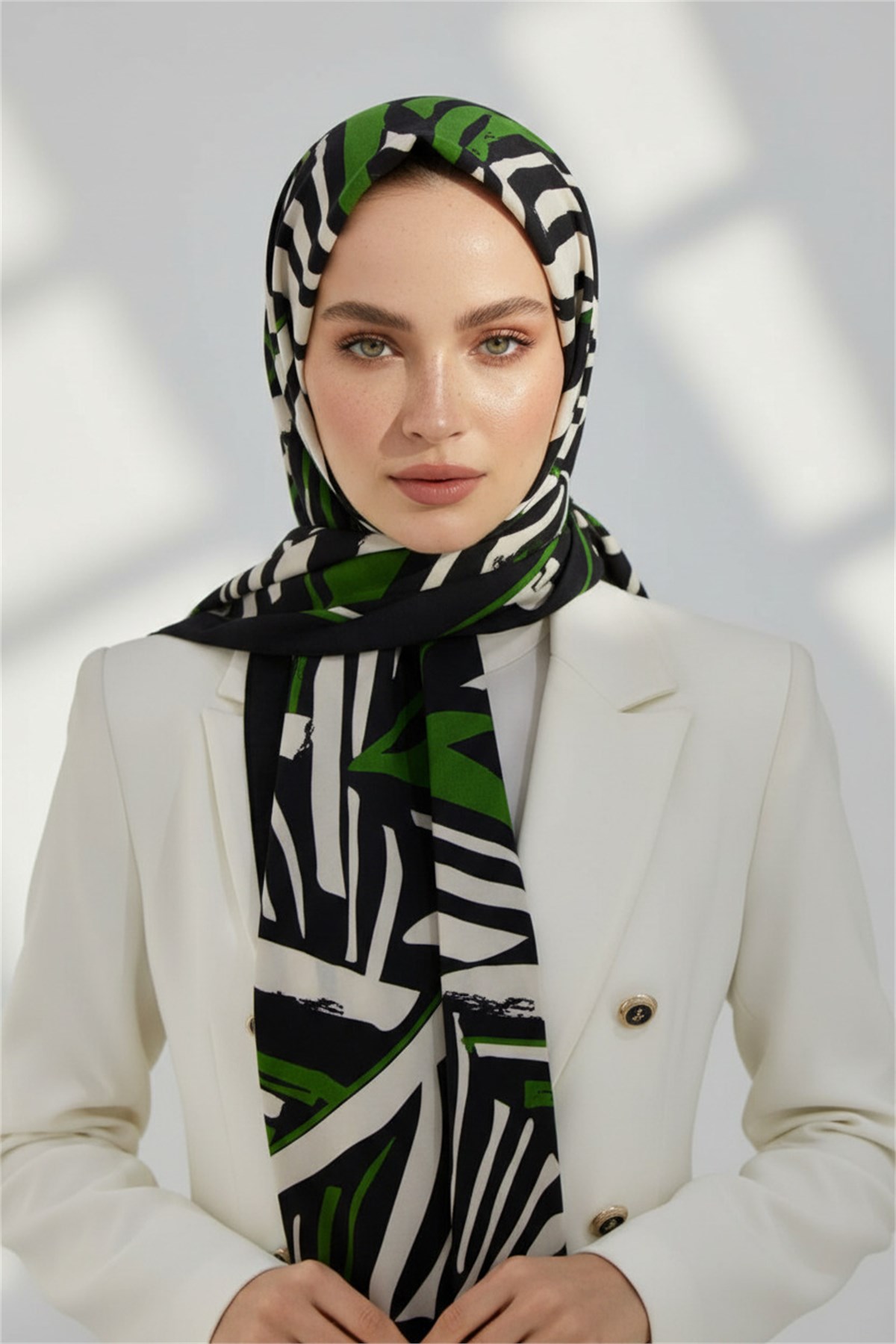 KREP ÇİZGİ DESENLİ ZÜMRÜT YEŞİLİ RENKLİ 75X195 KIRIŞMAZ ŞAL