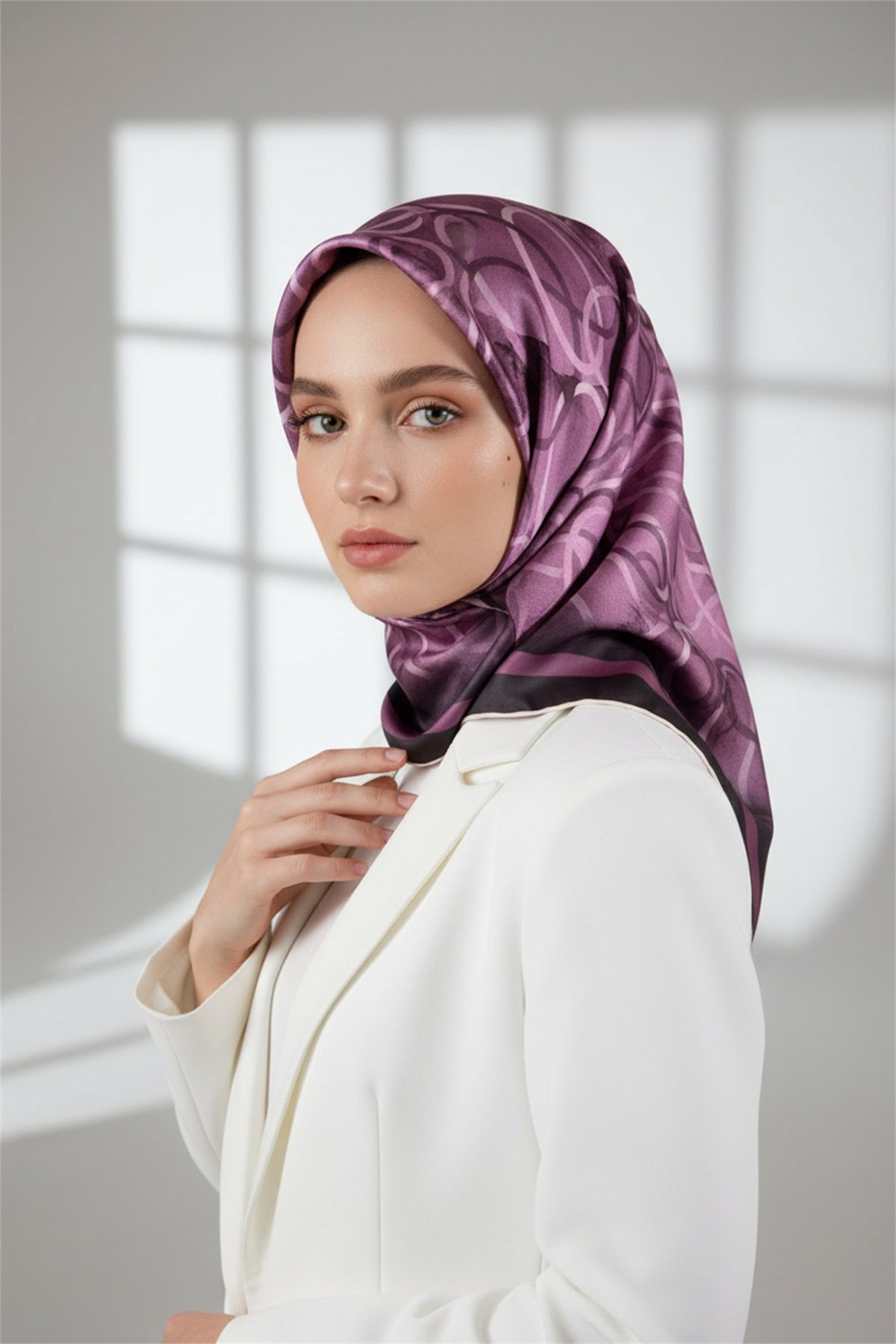 Kristal Geometrik Desenli Lila Renkli 90x90 Eşarp (İpek İçermez) Kenar Dikiş Şekli El Dikişli