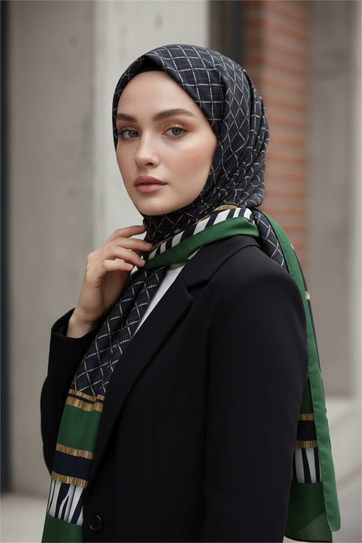 KREP ZEBRALI BAKLAVA DESENLİ ZÜMRÜT YEŞİLİ RENKLİ 75X195 KIRIŞMAZ ŞAL