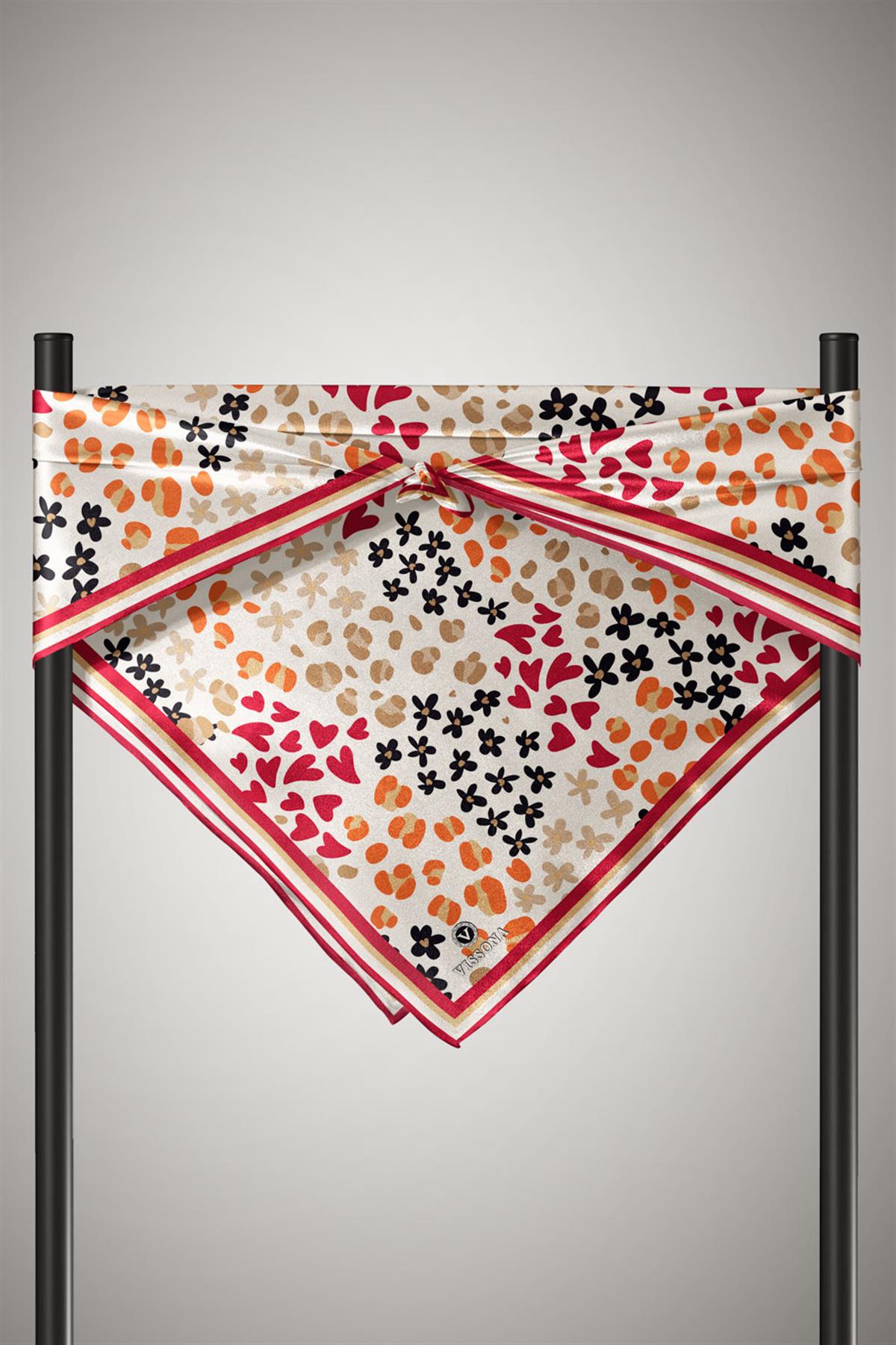 %100 Twill İpek Kalpli Leopar Desenli Krem - Bordo Renkli 90x90 Eşarp Dikim Şekli : El Dikişi