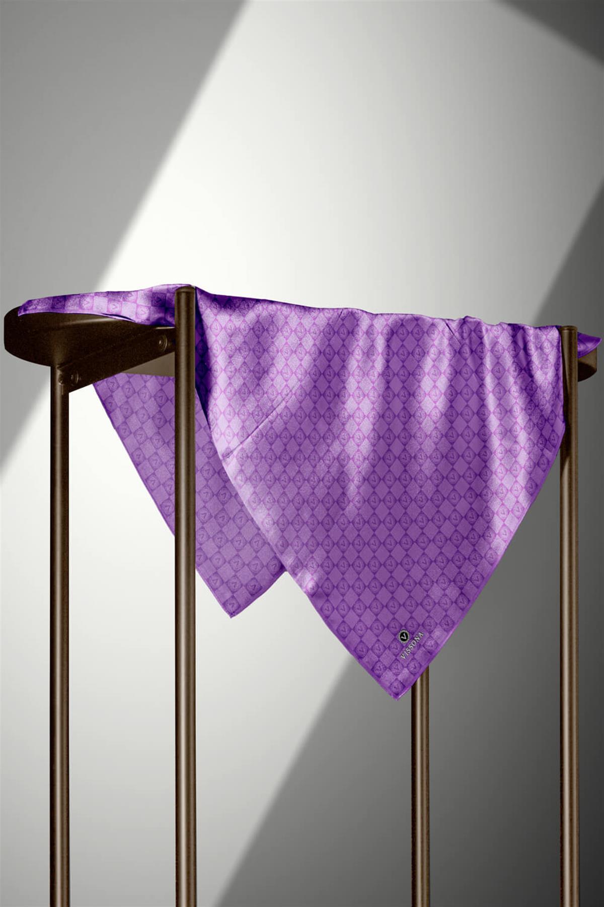 %100 Twill İpek Monogram Desenli Lila Renkli 90x90 Eşarp Dikim Şekli : El Dikişi