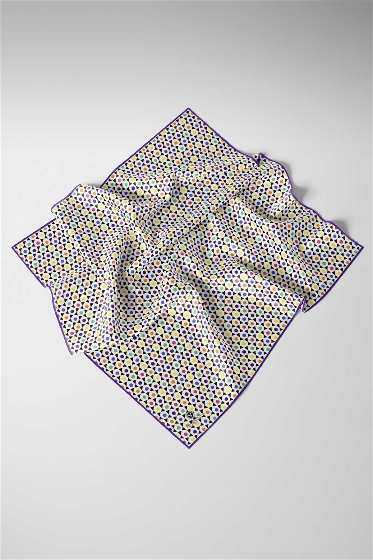 %100 Twill İpek Nokta Desenli Krem - Mor Renkli 90x90 Eşarp Dikim Şekli : El Dikişi