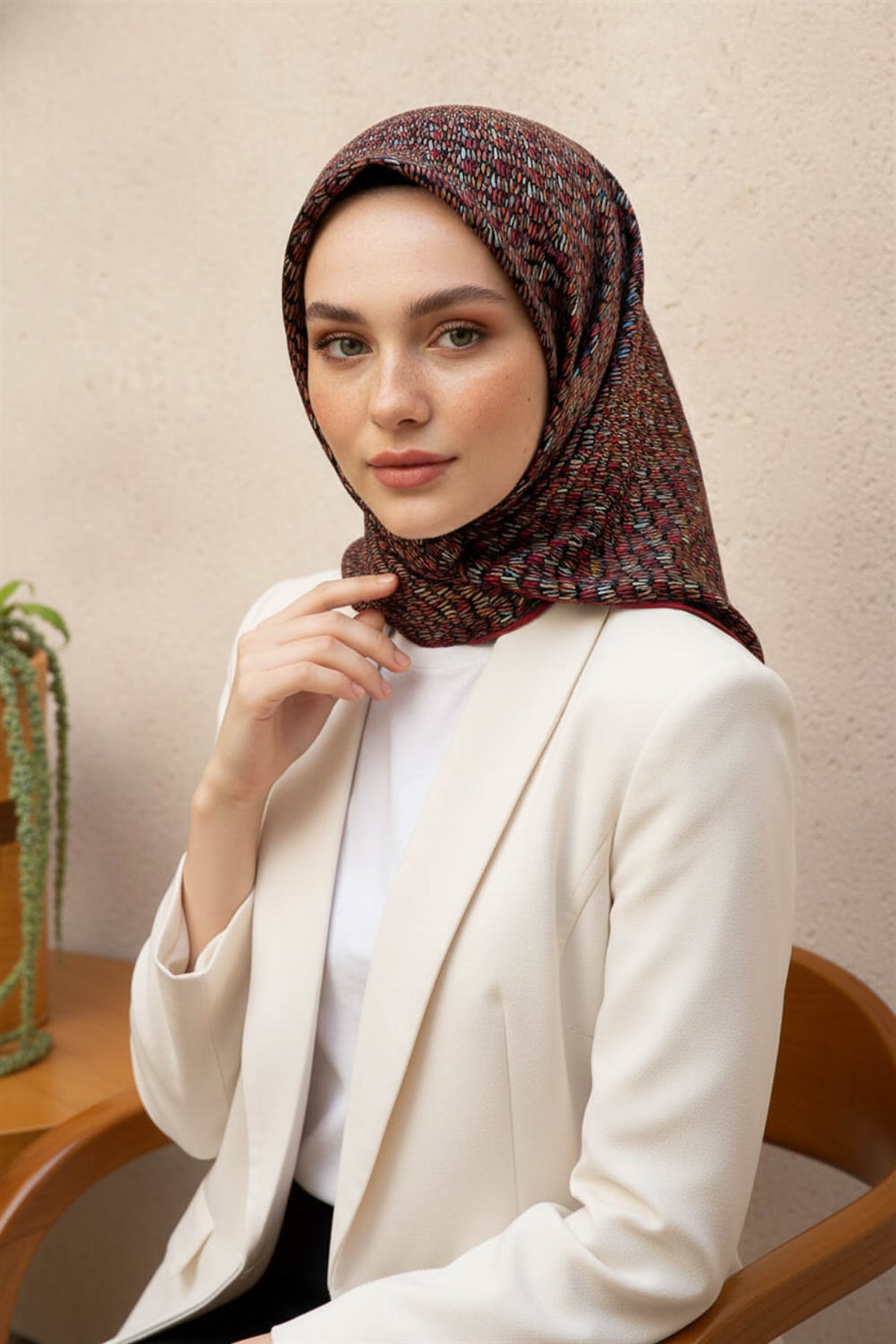 %100 Twill İpek Çizgi Desenli Siyah - Bordo Renkli 90x90 Eşarp Dikim Şekli : El Dikişi