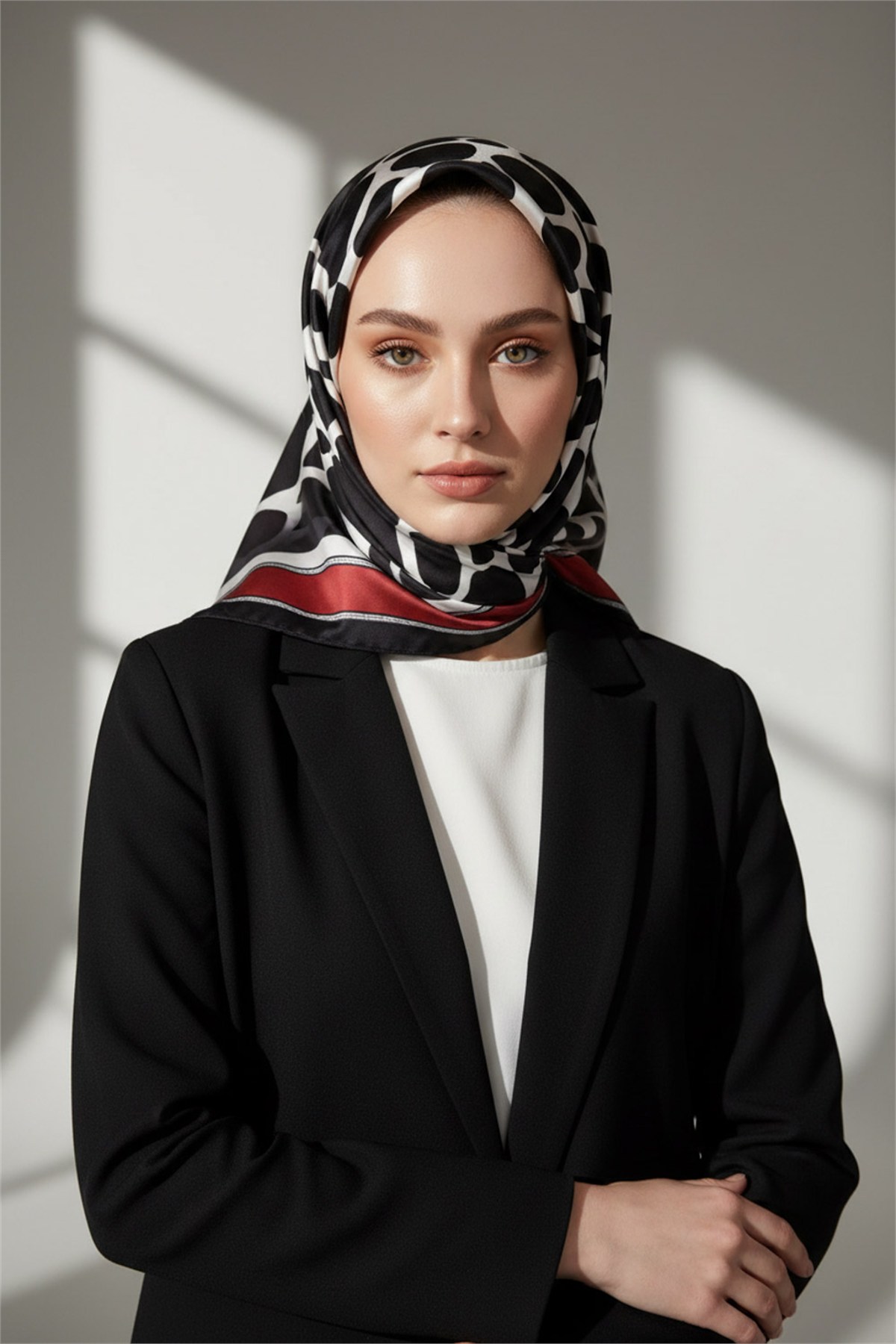 Kristal Taş Desenli Bordo Renkli 90x90 Eşarp (İpek İçermez) Dikim Şekli : El Dikişi