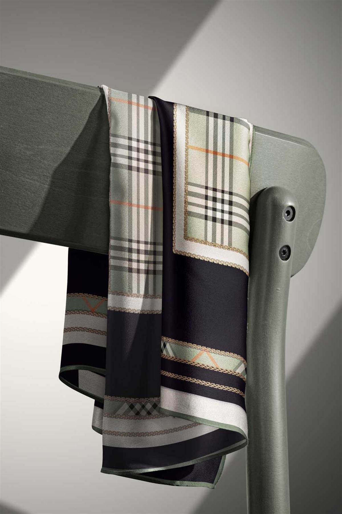 %100 Twill İpek Ekose Desenli Çağla Yeşili Renkli 90x90 Eşarp Dikim Şekli : El Dikişi