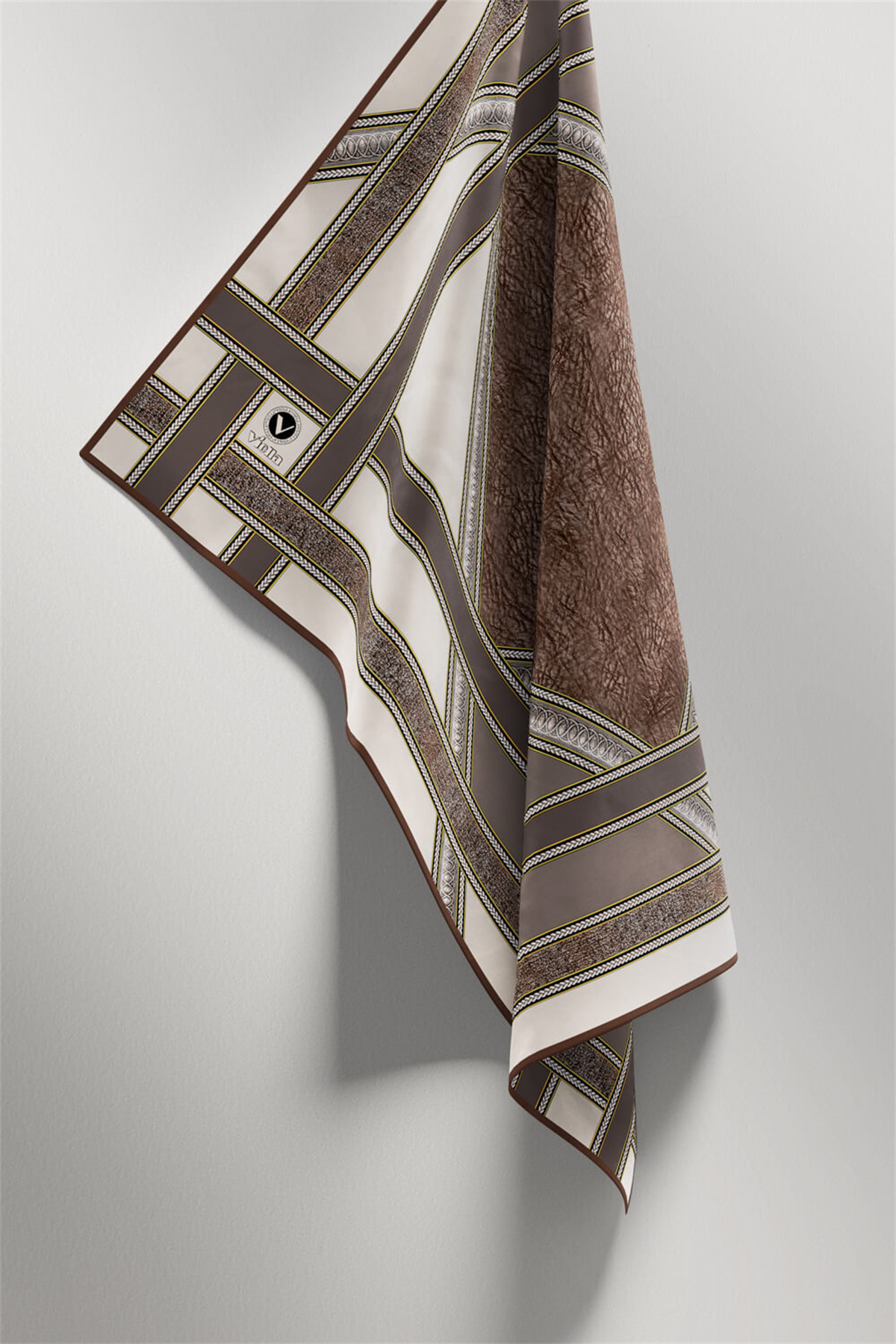 Twill Bordür Taş Desenli Vizon Renkli 90x90 Eşarp (İpek İçermez) Kenar Dikiş Şekli El Dikişli