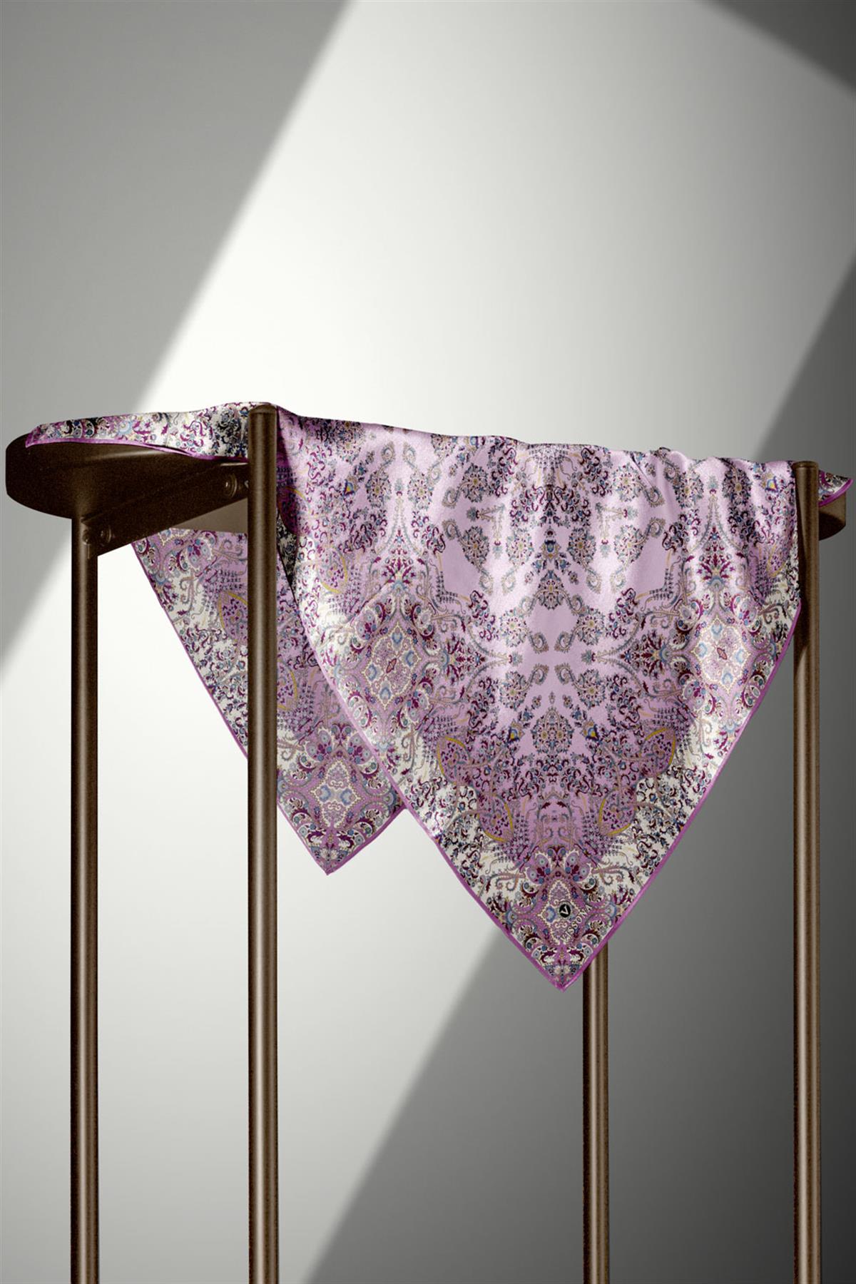 %100 Twill İpek Şal Desenli Pembe Renkli 90x90 Eşarp Dikim Şekli : El Dikişi