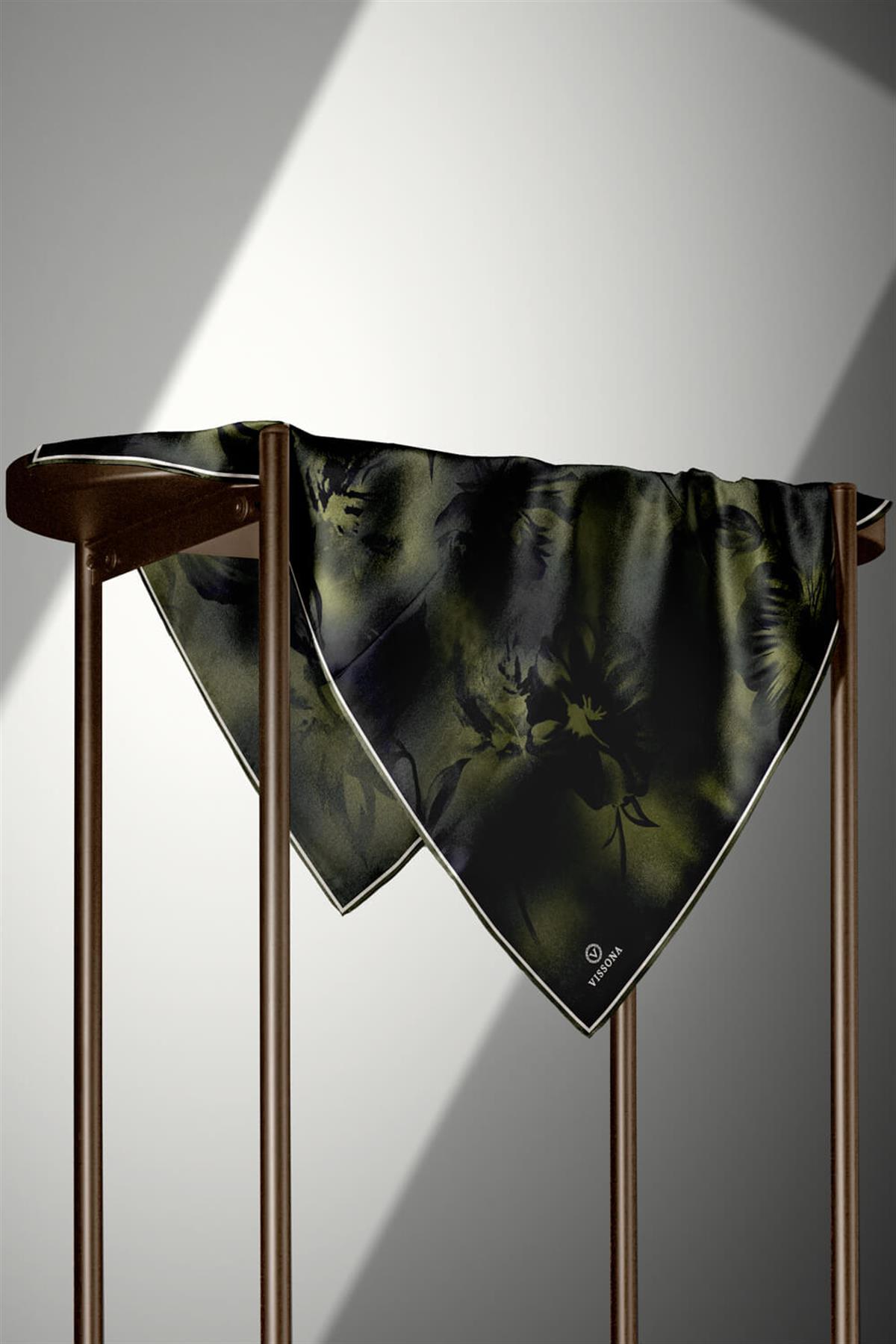 100% Twill İpek Çiçek Desenli Haki Renkli 90x90 Dikim Şekli : El Dikişi Eşarp