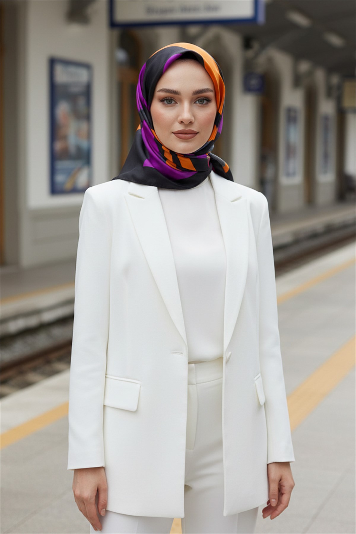 %100 Twill İpek Eşarp 90x90 Fuşya Turuncu Geometrik Çizgi Desenli El Dikişli Kadın Eşarp